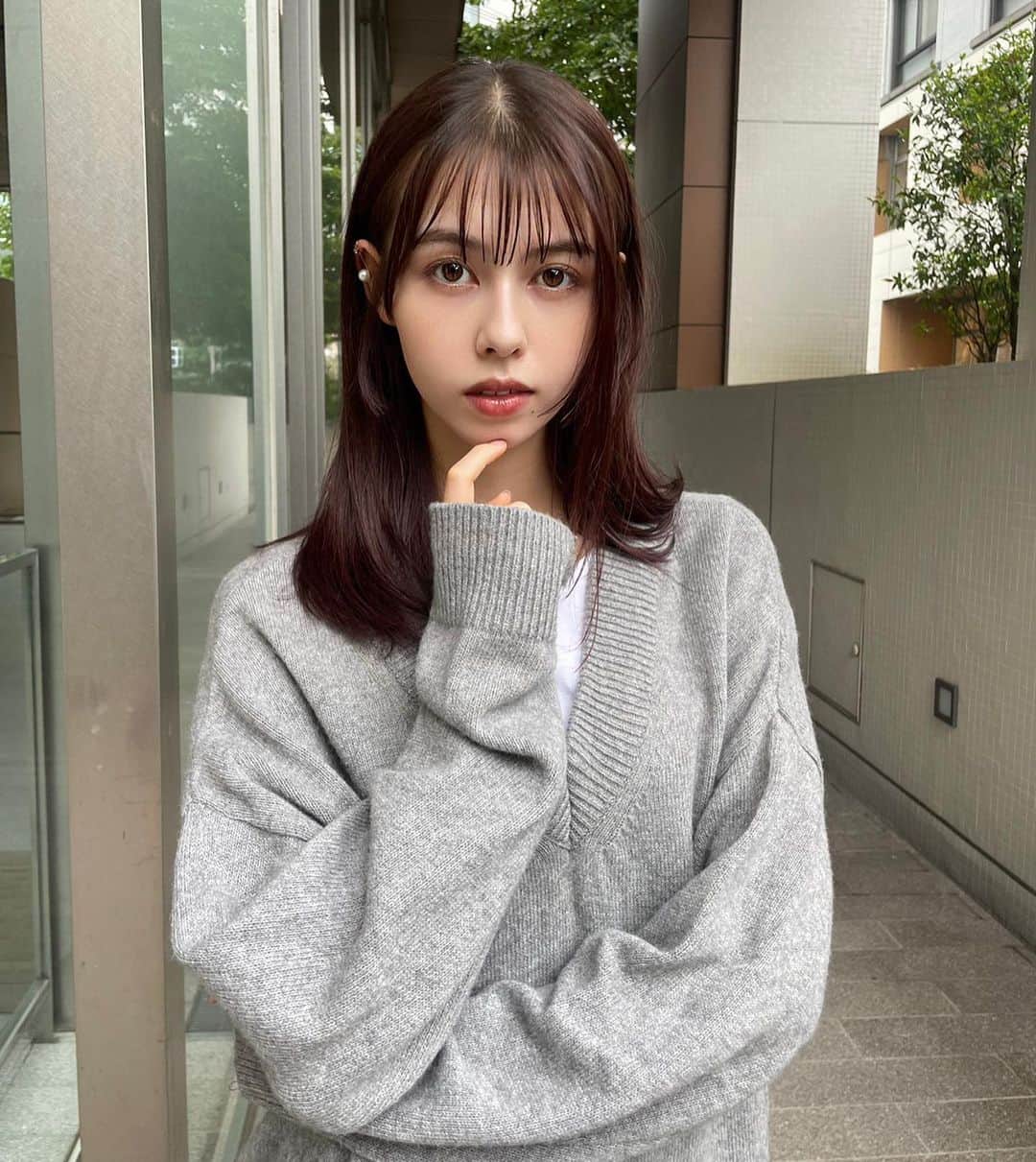 マイヤーズ江玲奈のインスタグラム：「はやくセーターが着れる気温になりますよーに🧥  #秋カラー #ミディアムヘア #ウルフカット」
