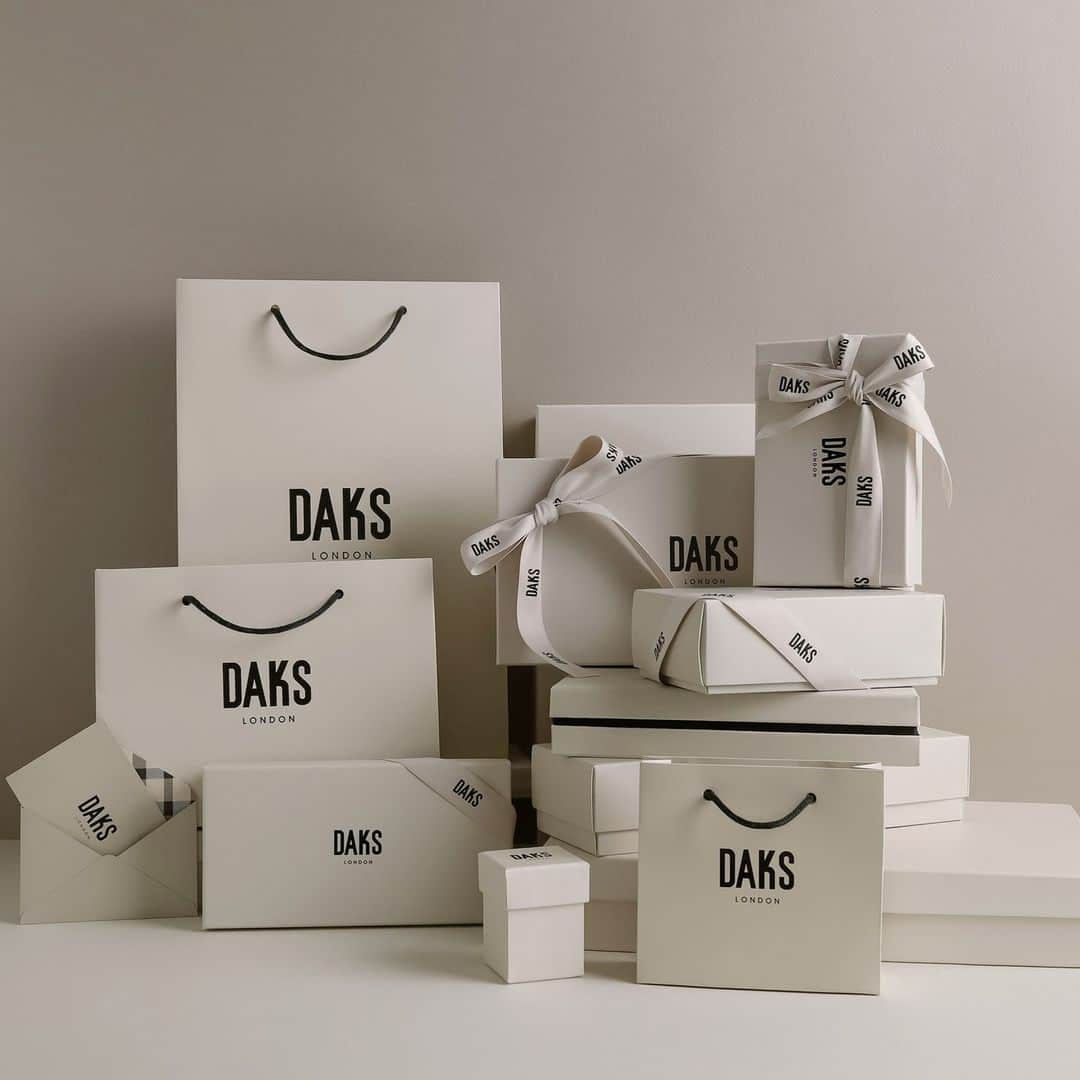 DAKS Koreaのインスタグラム：「HAPPY DAKS GIFT!  더욱더 고급스러워진 NEW 패키지와 함께 다가오는 추석 #닥스액세서리 가 제안하는 기프트 컬렉션을 지금 바로 만나보세요! #추석선물 도 역시 닥스!  @dakskorea_accessories」