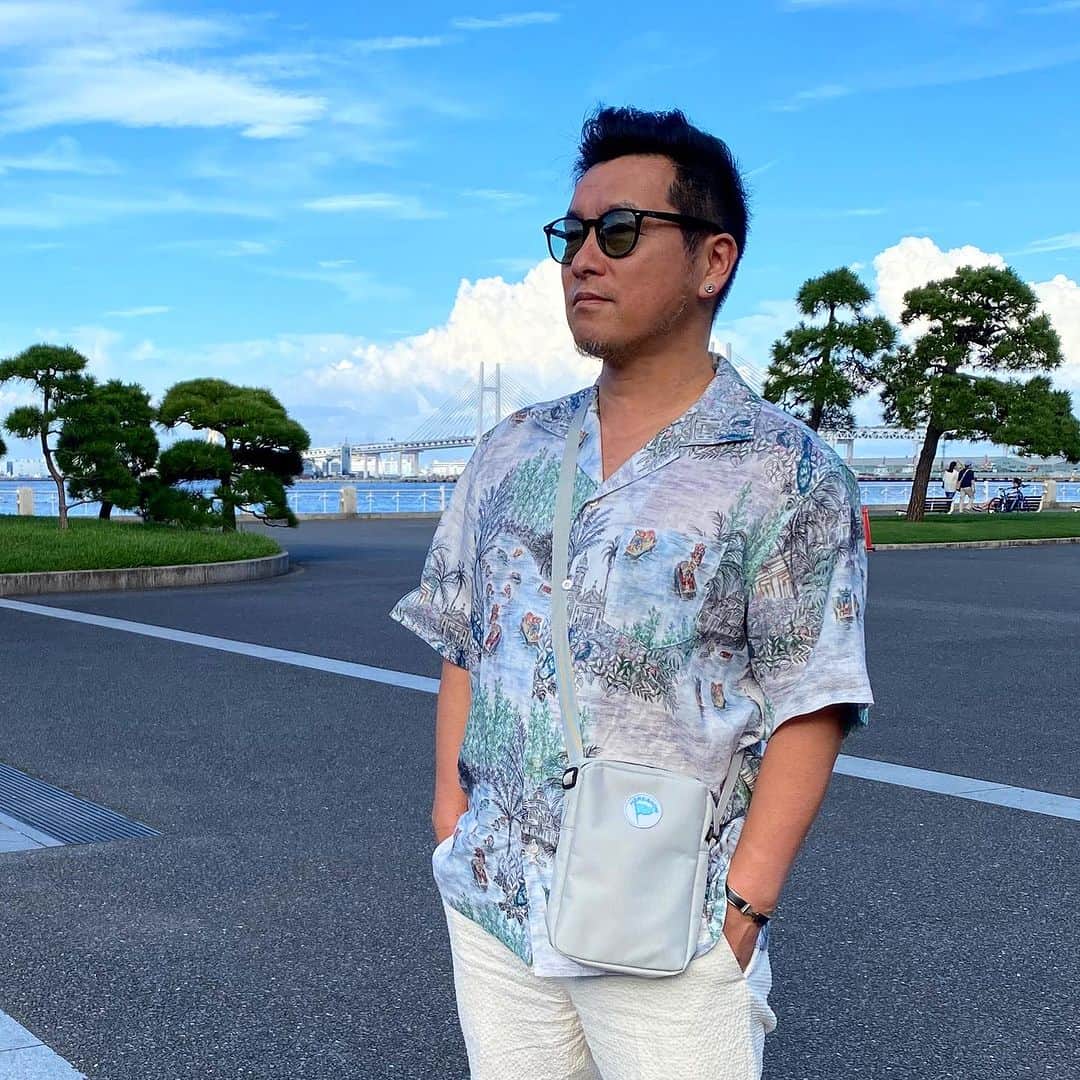 黒沢薫のインスタグラム：「ポシェットと私。 #tourgoods #ヒアナウ #ゴスペラーズ坂ツアー2023 #goodsproducer #socute #instagood #黒沢薫 #lovelife」