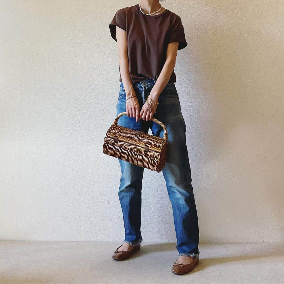 canariaさんのインスタグラム写真 - (canariaInstagram)「_  ブラウン×ブルー  tops #uniqlo  denim #deuxiemeclasse  shoes #odetteeodile  bag ノーブランド necklace #canariaaccessory   #アラフィフファッション #50代ファッション #大人カジュアル #デニムスタイル #バレエシューズコーデ #canariacoordinates」9月12日 17時36分 - canaria_rs