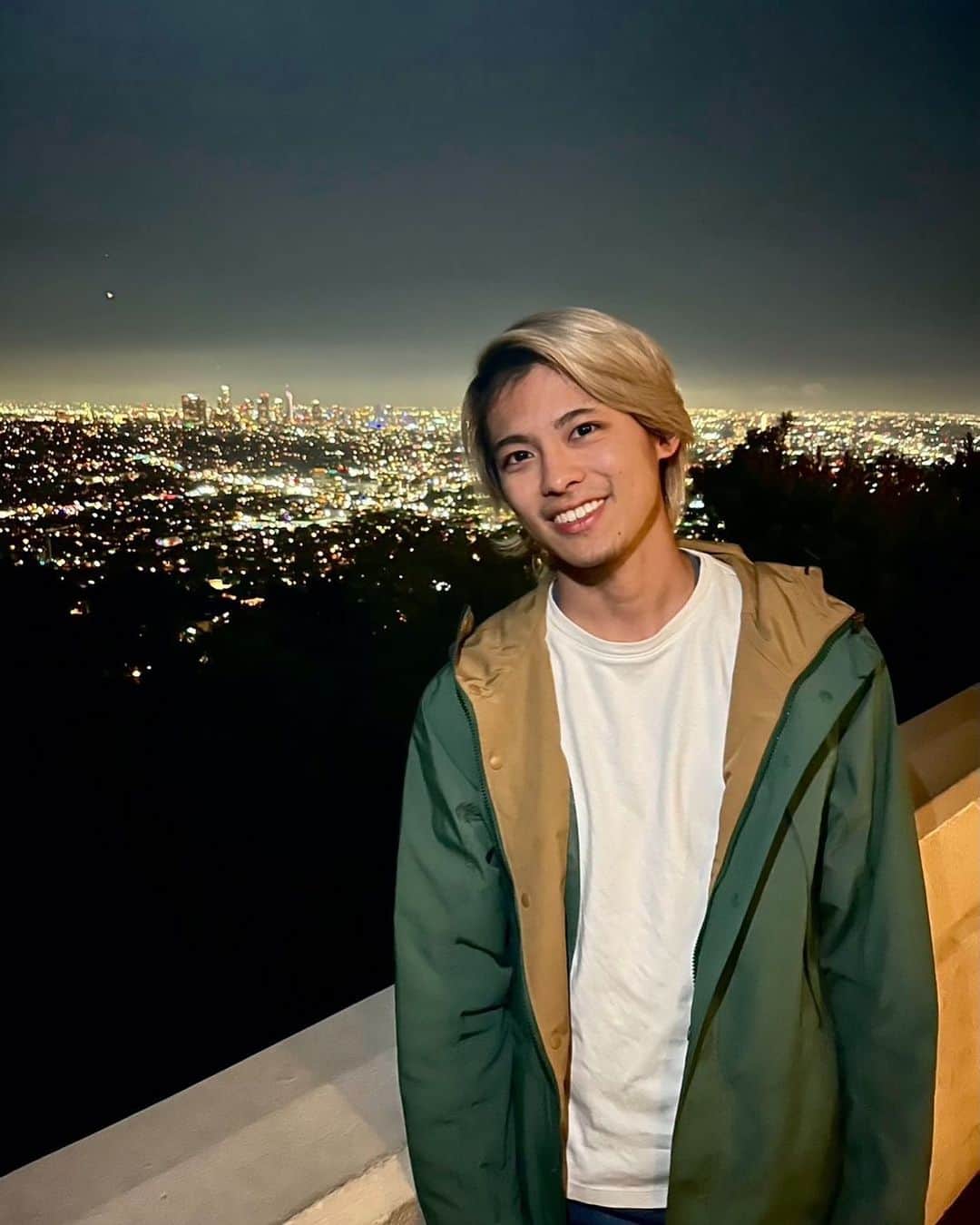 のインスタグラム：「/ グリフィス天文台に行ってきました！現地の人が教えてくれた、ロサンゼルスのオススメスポット。 とっても綺麗な夜景で、目が潤んでしまうほど感動しました！  A friend who lives in LA had recommended that I check out the Griffith Observatory, so I did! The night sky was so beautiful, I was practically moved to tears.  #griffithobservatory #グリフィス天文台 #nightview #losangeles #またロサンゼルスに行く機会があったら #必ず行きたい場所の一つになりました」