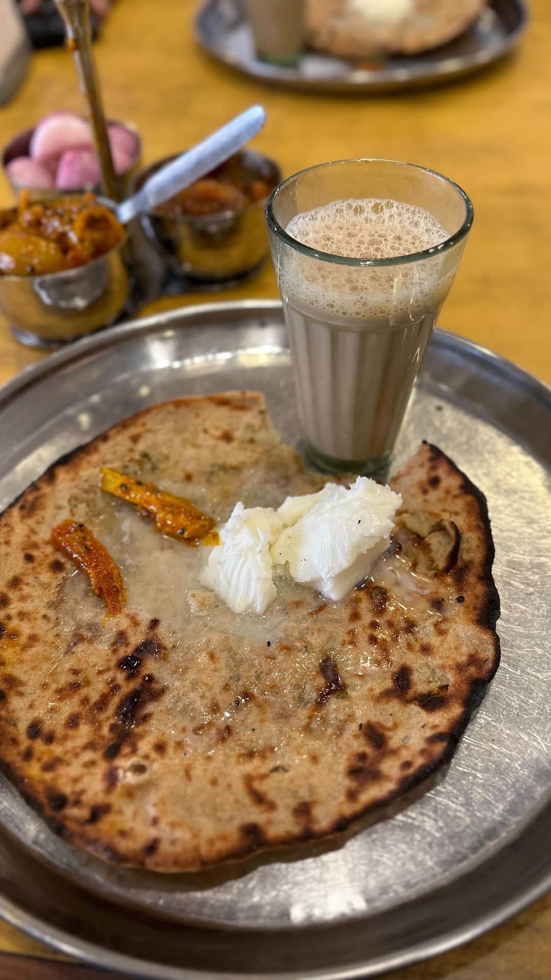 Karan Duaのインスタグラム：「Much Needed Breakfast After A Long Time 😀  #dilsefoodie #food #amriksukhdev #chai」