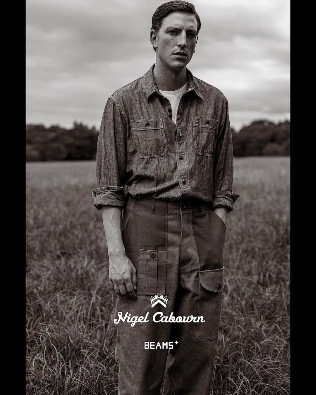 BEAMS+さんのインスタグラム写真 - (BEAMS+Instagram)「... Nigel Cabourn × BEAMS PLUS 9.14（Thu.）Release . ブランドのデザイナーであるナイジェル・ケーボン氏が長年かけて収集したアーカイブをもとに、時代や流行に流されずリアルなストーリーや歴史観を表現し続ける〈Nigel Cabourn〉との別注アイテムがリリース。 『ARMY FATIGUE PANTS』をコンセプトにブランドらしい米英ミックスデザインで製作。 デザインは『U.S.ARMY UTILITY PANTS』をベースに、『BRITISH ARMY GREEN DENIM PANTS』のデザインを再構築。 ベースの生地はBRITISH ARMYを象徴するグリーンデニムをヴィンテージから徹底解析し現代に蘇らせたブランドオリジナルのスペシャルファブリックと、U.S.ARMYで用いられるバックサテンをコンビネーションで使用。 ワイルドなシルエットも相まってブランドらしいオーセンティックなアイテムに仕上がりました。 . @nigel_cabourn @nigelcabournjapan @beams_plus @beams_plus_harajuku @beams_plus_yurakucho #nigelcabourn #beams #beamsplus」9月12日 20時00分 - beams_plus_harajuku