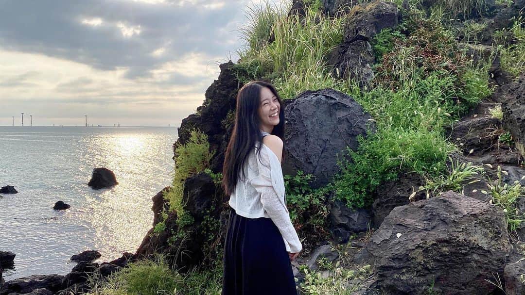 ハン・スンヨンのインスタグラム：「하고 싶은 말은 너무 많지만 언제나처럼.. 이렇게 담아두고, 많은 감정들은... 어디로 어떻게」