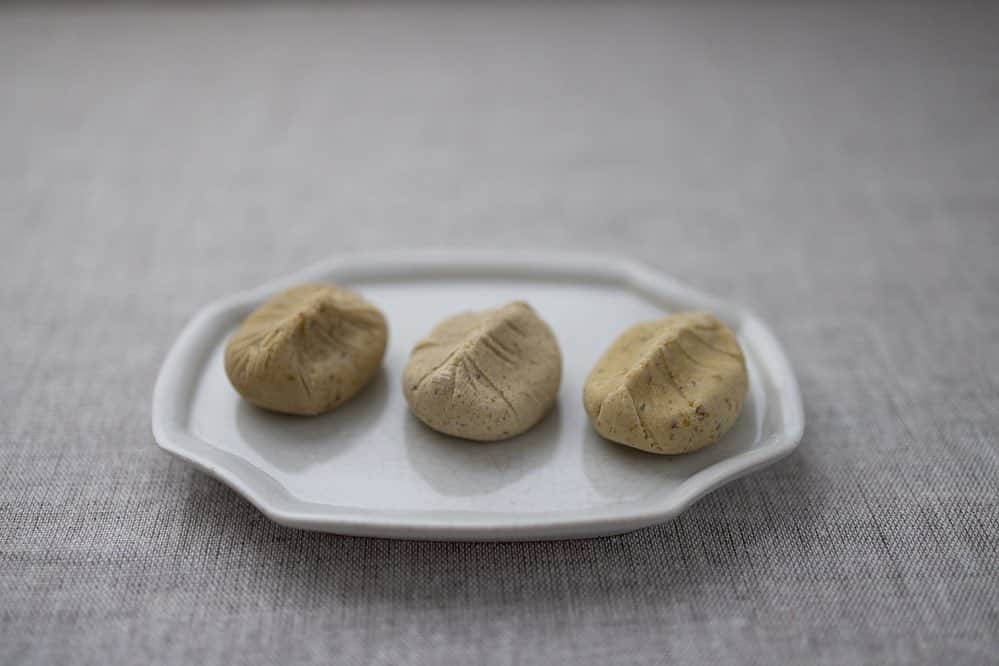 Naomiのインスタグラム：「栗きんとん食べ比べ🌰」