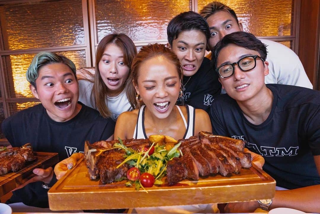 なーすけのインスタグラム：「ぶーちゃんの大会も終わり、僕たちの長い上半期（？）が終わりました！  一旦、みんなで上手い飯を食べてそしてまた頑張ろう！！ ってことで @veatm_official さんに会の企画をお手伝い頂き @illupinoprime_tokyo にて祝勝会兼決起会を行いました！  みんなの活躍がすごいから、僕もまじで負けてられない！ 2023ラストスパートも駆け抜けよう！  てかなんで、あゆといるの？」