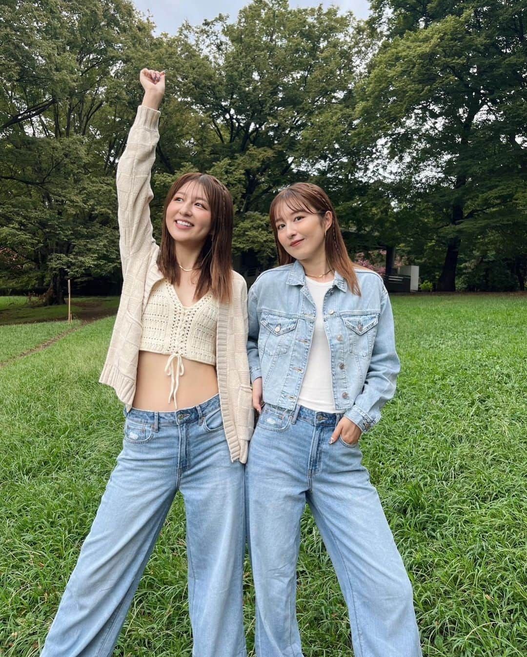 市野莉佳さんのインスタグラム写真 - (市野莉佳Instagram)「White×Denim 🐚🧵  @americaneaglejp の洋服で コーデ組んでみたよ :) 涼しくなってきた時の為に、 羽織れる物一枚持っておくといいよね!! デニムで揃えたリンクコーデがカワイイ🩶  #PR #AEDenimCrew #AEJeans #アメリカンイーグル #americaneaglejp #twins #双子 #fashion #ootd #instagood」9月12日 18時04分 - ichirika_62