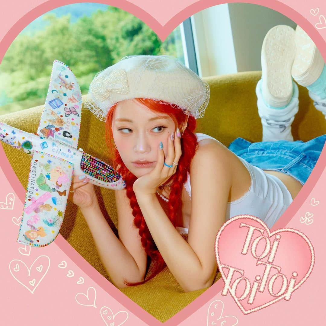 ヨンジのインスタグラム：「#ToiToiToi #L.O.V.E #허영지 #솔로데뷔   여러분 9년의기다림끝에 첫 솔로앨범을 살포시 데리구나왔습니다❤️ 지나온시간들이 있었기에 지금의 제가 있을 수 있는거 같아요! 함께해준 많은 분들 너무 감사드리고 우리 허밍이들 너무 고맙고 사랑합니다 앞으로의 여정 즐겁게 행복하게 헤쳐나가봅시다❤️」