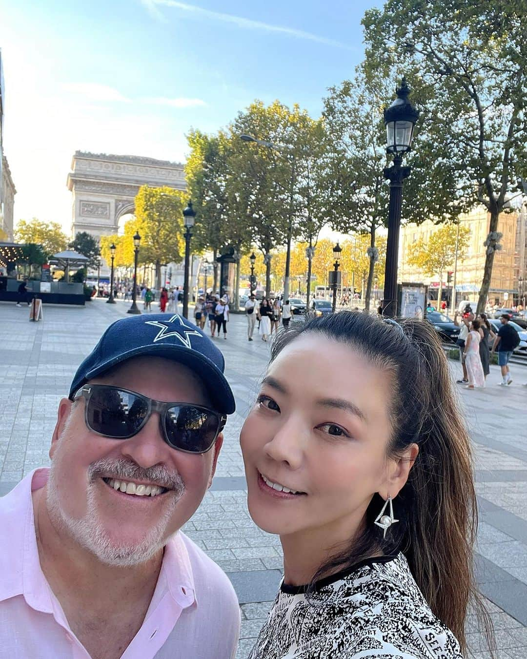 和央ようかさんのインスタグラム写真 - (和央ようかInstagram)「Paris のDiorに来ちゃいました⭐️シャンゼリゼ通りからの、モンテーニュ通りの美術館に。 美し過ぎて…  ちょっとひと時素敵な夢を見ました❤️🙏  有難う  Dior Day in Paris 🇫🇷 Champs-Elysées to La Galerie Dior (Montaigne Avenue)   Stunning 🤩   #takakoworldstylin🌎 #takakoparisstylin🗼 #lifestyle #paris #dior#パリ#ディオール#lagaleriedior #シャンゼリゼ通り」9月12日 18時09分 - yokawao0215