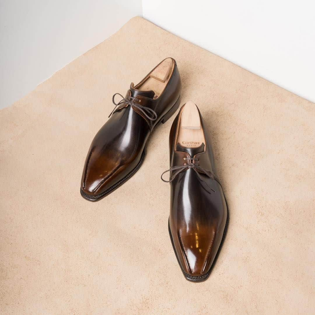 コルテさんのインスタグラム写真 - (コルテInstagram)「[Back to work season]  Treat yourself with Corthay shoes. Unlimited styles with the personalization offer.  Visit our store to create more than just a pair of shoes… but an object which will truly reflect your personality, mood, creativity. We love a challenge - you create, we’ll do it !  Here showcased :  Model : Arca stream derby Color : Ebene patina color   www.corthay.com #corthay #classics #personalization」9月12日 18時13分 - maison_corthay