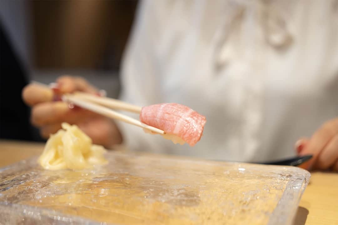 ヒルトン大阪 Hilton Osakaさんのインスタグラム写真 - (ヒルトン大阪 Hilton OsakaInstagram)「敬老の日は、ヒルトン大阪の「川梅」で特別なひとときを、家族みんなで過ごしましょう☁︎  「川梅」は、旬の食材と季節の趣向を大切にした日本料理と鮨を提供しています。  松茸をはじめとした秋の味覚をふんだんに使用した懐石料理を昼夜で楽しむことができ、上品で繊細な味わいは、三世代でのご利用にも最適です。また、カウンター席では職人の技が光る鮨を厳選された日本酒と共にご用意いたします🍶  素晴らしい料理と心地良い空間で、思い出に残るひとときをお楽しみください🍽  詳細・ご予約は @hiltonosaka ホームページより。  On Respect-for-the-Aged Day (the third Monday of Sept. in Japan), create cherished memories with your entire family at Hilton Osaka's restaurant, KawaUme(川梅).☁︎  KawaUme specializes in Japanese cuisine and sushi, meticulously crafted around the freshest seasonal ingredients and flavors. Indulge in kaiseki cuisine featuring a bounty of matsutake mushrooms and other autumn delicacies, available throughout the day and night. 🍶  The elegant and delicate flavors are perfect for families spanning three generations. For an interactive experience, we offer counter seating where our skilled chefs prepare sushi paired with carefully selected sake.🍽  Relish an unforgettable dining experience marked by exceptional cuisine and a welcoming ambiance.  For more details and to make a reservation, please visit our website at @hiltonosaka. ==== #ヒルトン大阪 #敬老の日 #川梅 #日本料理 #懐石 #寿司 #家族時間 #梅田ディナー #梅田ランチ #hiltonosaka #kawaume #JapaneseCuisine #OsakaRestaurant」9月12日 18時15分 - hiltonosaka
