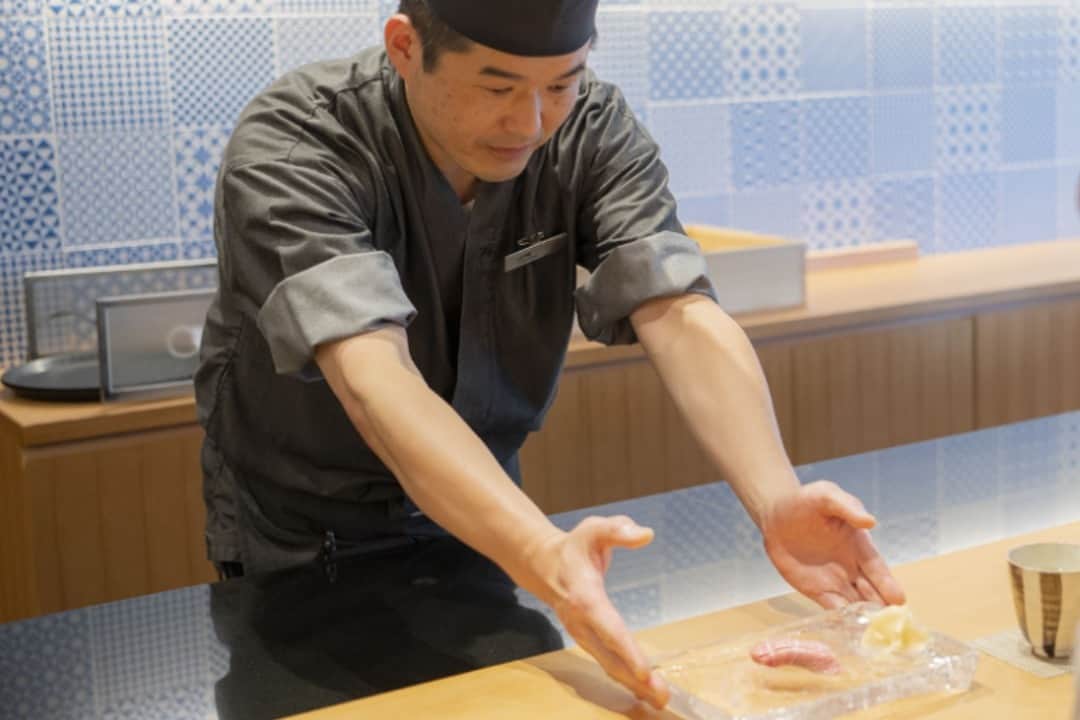 ヒルトン大阪 Hilton Osakaさんのインスタグラム写真 - (ヒルトン大阪 Hilton OsakaInstagram)「敬老の日は、ヒルトン大阪の「川梅」で特別なひとときを、家族みんなで過ごしましょう☁︎  「川梅」は、旬の食材と季節の趣向を大切にした日本料理と鮨を提供しています。  松茸をはじめとした秋の味覚をふんだんに使用した懐石料理を昼夜で楽しむことができ、上品で繊細な味わいは、三世代でのご利用にも最適です。また、カウンター席では職人の技が光る鮨を厳選された日本酒と共にご用意いたします🍶  素晴らしい料理と心地良い空間で、思い出に残るひとときをお楽しみください🍽  詳細・ご予約は @hiltonosaka ホームページより。  On Respect-for-the-Aged Day (the third Monday of Sept. in Japan), create cherished memories with your entire family at Hilton Osaka's restaurant, KawaUme(川梅).☁︎  KawaUme specializes in Japanese cuisine and sushi, meticulously crafted around the freshest seasonal ingredients and flavors. Indulge in kaiseki cuisine featuring a bounty of matsutake mushrooms and other autumn delicacies, available throughout the day and night. 🍶  The elegant and delicate flavors are perfect for families spanning three generations. For an interactive experience, we offer counter seating where our skilled chefs prepare sushi paired with carefully selected sake.🍽  Relish an unforgettable dining experience marked by exceptional cuisine and a welcoming ambiance.  For more details and to make a reservation, please visit our website at @hiltonosaka. ==== #ヒルトン大阪 #敬老の日 #川梅 #日本料理 #懐石 #寿司 #家族時間 #梅田ディナー #梅田ランチ #hiltonosaka #kawaume #JapaneseCuisine #OsakaRestaurant」9月12日 18時15分 - hiltonosaka
