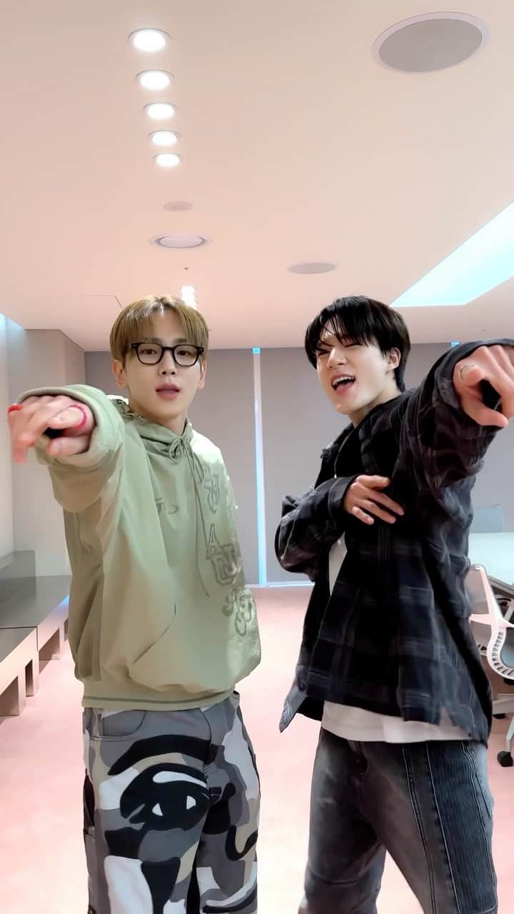 SHINeeのインスタグラム：「[공지] KEY X 제노 'Good & Great' 챌린지 공개   #KEY #키 #SHINee #샤이니 #Good_and_Great #KEY_Good_and_Great #Good_and_Great_Challenge #굿앤그레이트챌린지 #SHORTee  #JENO #제노 #NCT #NCTDREAM @bumkeyk @nct @nct_dream @leejen_o_423」