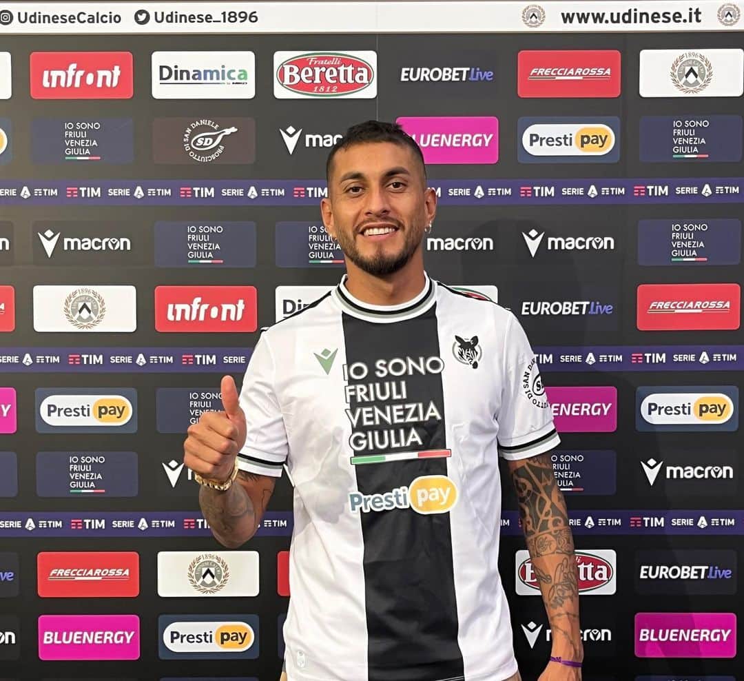 ウディネーゼ・カルチョのインスタグラム：「🎙️Pereyra: “l’Udinese è forte. Ci sono tanti giovani che arrivano da altre culture e differenti sistemi calcistici. Ora sembra che vada tutto male, ma in realtà non è così. Abbiamo qualità”  🎙️ #Pereyra: “This is a good team. We have lots of youngsters who have come from different cultures and different football systems. It may look like nothing is going well at the moment but it's not actually like that. We have plenty of quality.”  ⚪️⚫️ #ForzaUdinese #AlèUdin #WePlayForU #UdineseTonight」