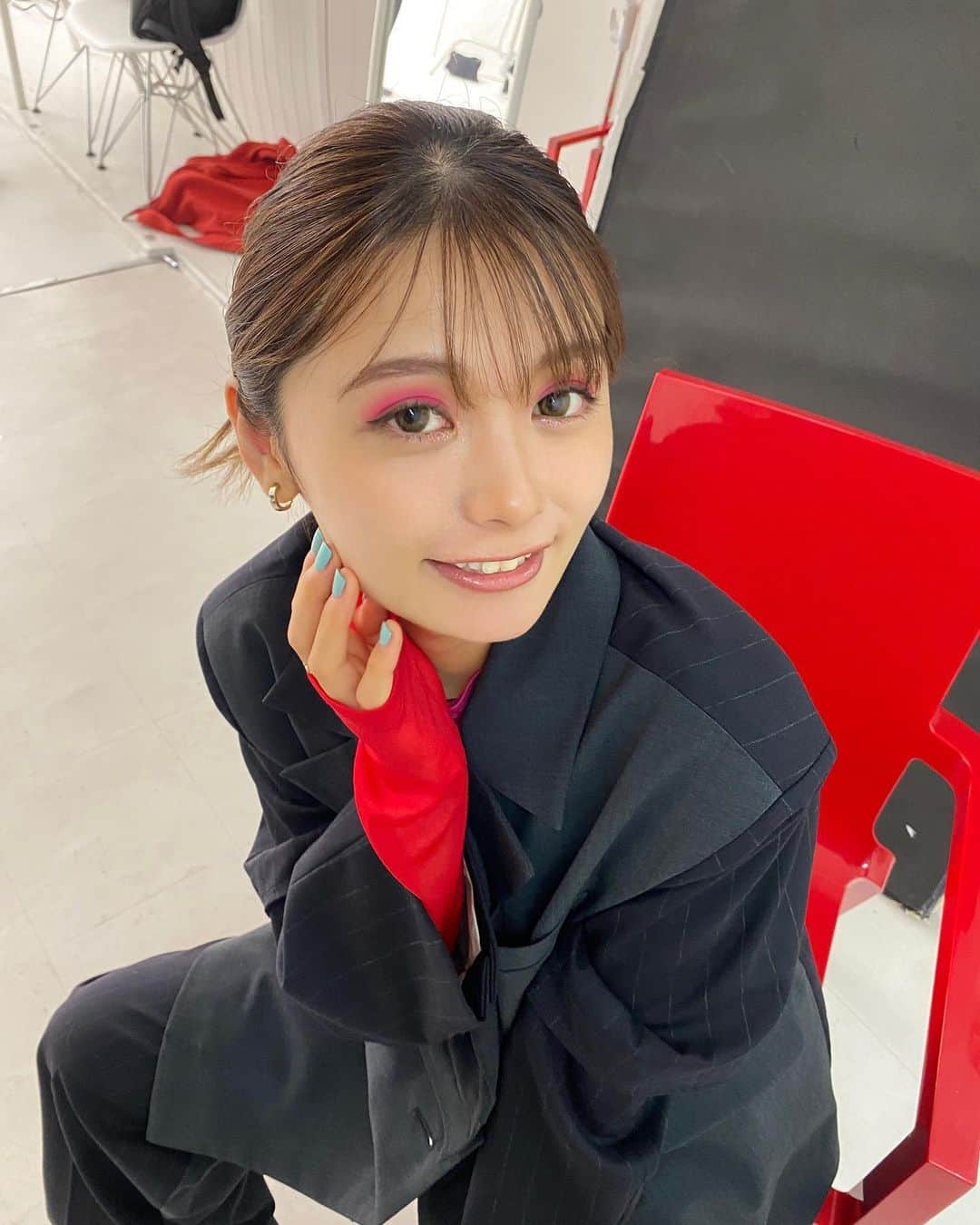 足立佳奈さんのインスタグラム写真 - (足立佳奈Instagram)「ビビットな日。💄 お気に入りの作品ができたの。  #わかる人にはわかる作品っ。 #GETしてくれた子？？ #ファンクラブ限定」9月12日 18時40分 - kana1014lm