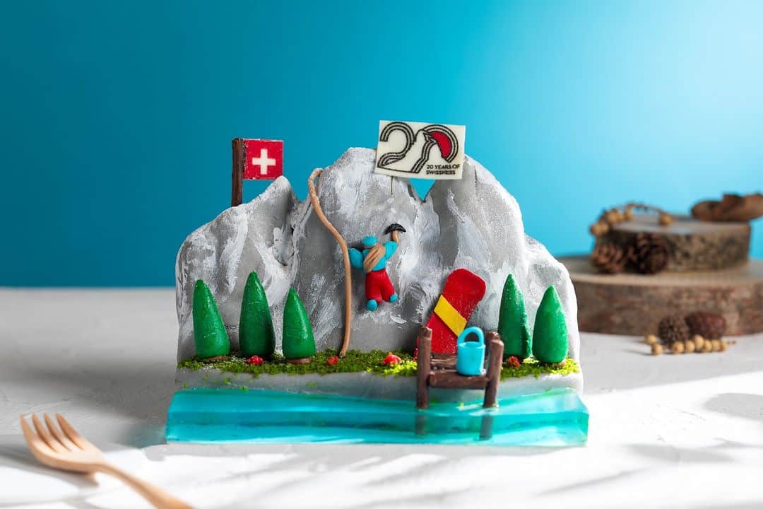 スイスホテル南海大阪さんのインスタグラム写真 - (スイスホテル南海大阪Instagram)「スイスの伝統菓子・キャロットケーキがスイスアルプスをイメージした20周年仕様にて「スイスグルメ」に期間限定で復活。エグゼクティブ・ペストリーシェフ 中村友樹がスイスホテル秘伝のレシピで作った人気スイーツを、是非この機会にお楽しみください。 #スイスホテル南海大阪 #スイスホテル #快適に過ごす時 #スイスホテル20th #スイスグルメ #大阪スイーツ #テイクアウトスイーツ   Conquer the sweetest Swiss mountain!  Take a bite of Swissness with our 20th anniversary limited edition Swiss Carrot Cake – share this too cute to eat special treat with loved ones, especially made by Executive Pastry Chef Yuki Nakamura. #Swissotel #SwissotelOsaka #SwissotelOsakaAt20 #SwissGourmetOsaka」9月12日 19時00分 - swissotelnankaiosaka_official
