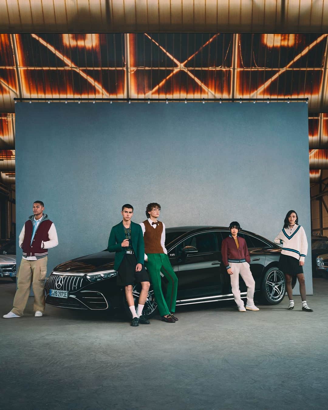 Mercedes-Benz Thailandのインスタグラム：「The EQS นิยามใหม่ของ Mercedes-Benz ในปี 2021 ที่มอบประสบการณ์สุดล้ำไปกับยนตรกรรมพลังงานไฟฟ้าเต็มรูปแบบ ที่หรูหรา ทันสมัย และทำให้คุณโดดเด่นกว่าใครบนท้องถนน  *รถยนต์ที่ปรากฏในภาพ ยังไม่มีจำหน่ายในประเทศไทยในขณะนี้  #DefiningClass #EQS #MercedesBenz #MercedesBenzThailand」