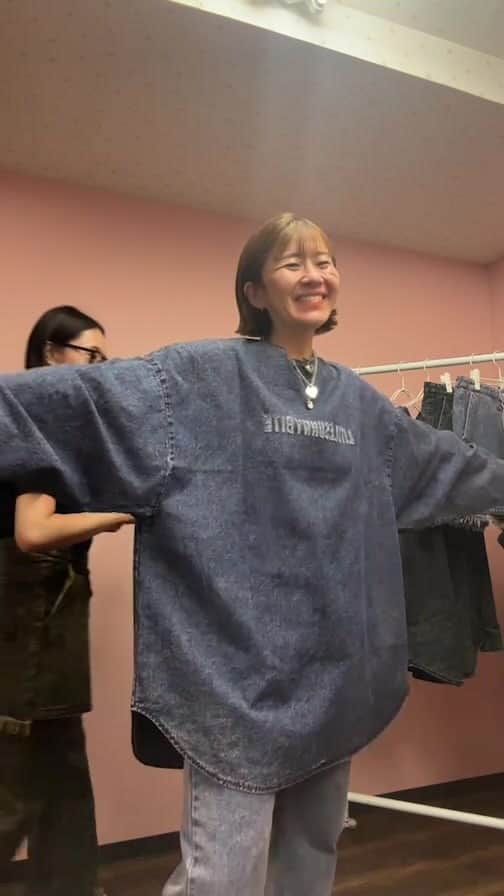 のインスタグラム：「#littlesunnybite デニムコレクションを紹介しています💙 9/19 発売です🫶 @littlesunnybitestyle  #renandstimpy #denim #デニム #レンアンドスティンピー」