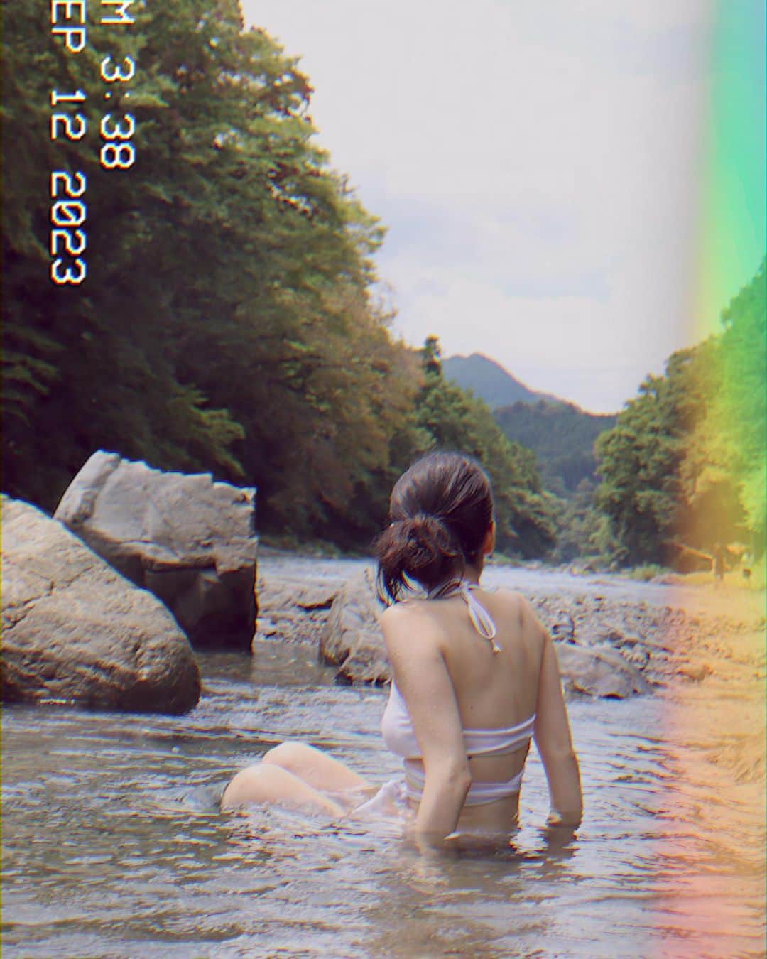 LINA（吉村リナ）のインスタグラム：「【ダイエット、整形、美容サプリ、その前に... 今、ありのままの貴方を世界が必要としている理由】  Soulful Journeyブログ更新しました💫   このブログでは、 私が自分のスマホのフォルダから普段は削除する自分の写真をあえて数枚載せています🐒📸 全てノンフィルターで何もいじってない素材です。 他人に伝えたいことなら、 まずは自分がそれを生きられていないとなんの意味もないからね!!🧡🫂  𝘐 𝘩𝘰𝘱𝘦 𝘪𝘵 𝘦𝘮𝘱𝘰𝘸𝘦𝘳𝘴 𝘺𝘰𝘶 𝘪𝘯 𝘴𝘰𝘮𝘦𝘸𝘢𝘺 𝘢𝘯𝘥 𝘳𝘦𝘮𝘪𝘯𝘥𝘴 𝘺𝘰𝘶 𝘴𝘰𝘮𝘦𝘵𝘩𝘪𝘯𝘨 𝘮𝘰𝘳𝘦 𝘪𝘮𝘱𝘰𝘳𝘵𝘢𝘯𝘵 𝘵𝘩𝘢𝘯 𝘴𝘶𝘱𝘦𝘳𝘧𝘪𝘤𝘪𝘢𝘭 𝘥𝘦𝘧𝘪𝘯𝘪𝘵𝘪𝘰𝘯 𝘰𝘧 𝘣𝘦𝘢𝘶𝘵𝘺.  𝘓𝘰𝘷𝘦,  #プロフィール欄にあるリンク #soulfuljourney へ」