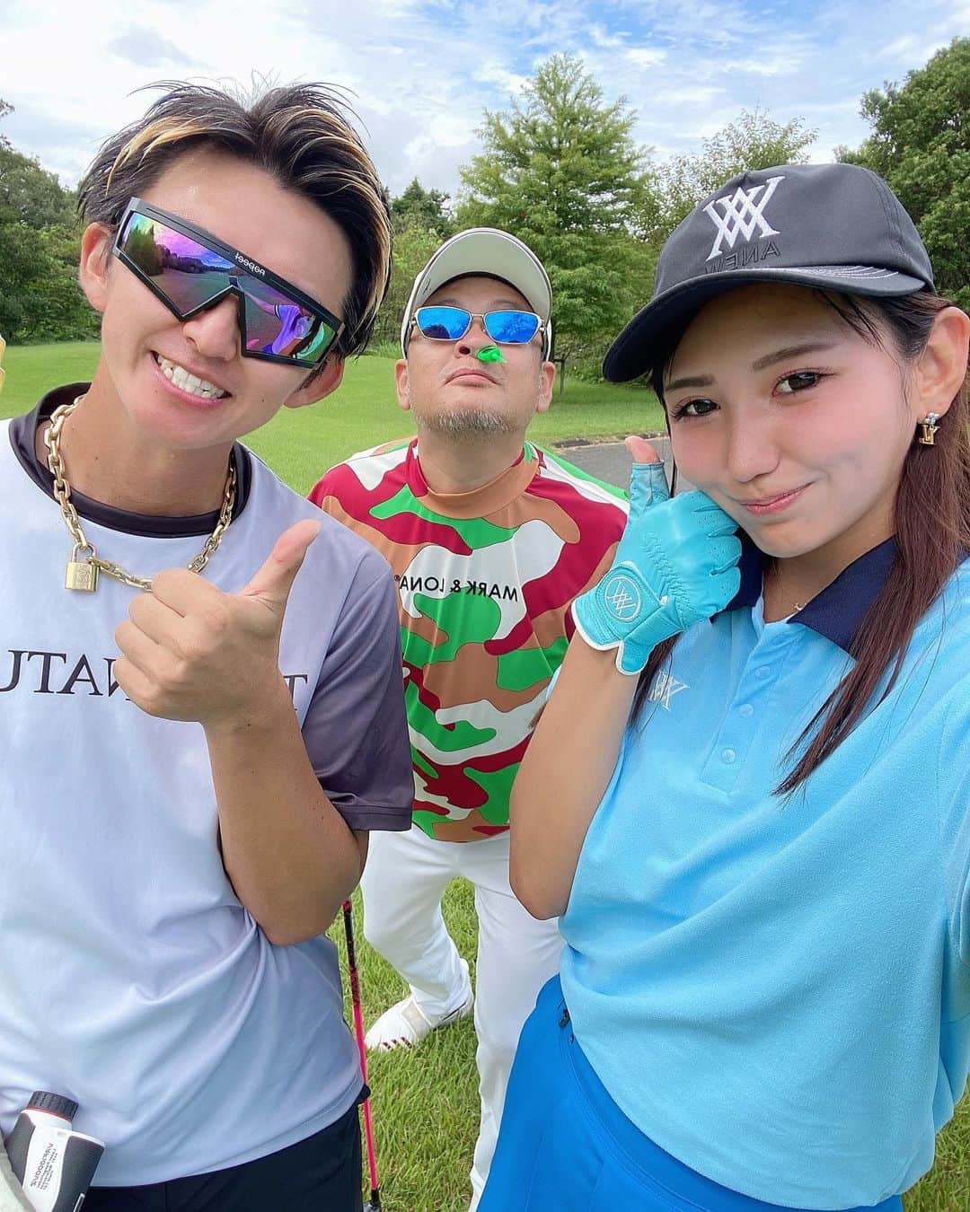 MIKIのインスタグラム：「GENGENのチャリティーコンペ🩷 in滋賀😆 初めてベアズパウジャパンカントリークラブに行ったら赤ティーにピンクのクマが居た🐻🩷豚🐖じゃないよ笑 ほぼ寝ずに行ったし相変わらず呑みすぎて今日もお疲れ様でした💤😴 いろんな人に会えて楽しかった😆🍺 みなさんありがとうございました‼️😊 @chanmami.golf ちゃんまみチャンにも会えた🥰🥰  #ベアズパウジャパンカントリークラブ #gengen #gengenコンペ #チャリティーコンペ #ゴルフ上手くなりたい #ゴルフ女子 #ゴルフ女子と繋がりたい #関西ゴルファー #ゴルフスイング動画 #anewgolf #ゴルフウェア」