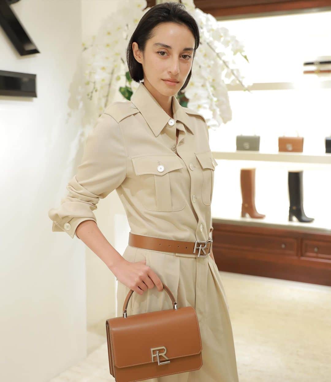 国木田彩良のインスタグラム：「ラルフ ローレンからNYのマディソンアベニュー888番地の旗艦店にちなんで名づけられたハンド バッグRL 888が登場。是非チェックしてね。  #RL888 #RalphLauren #RLCollection #PR」