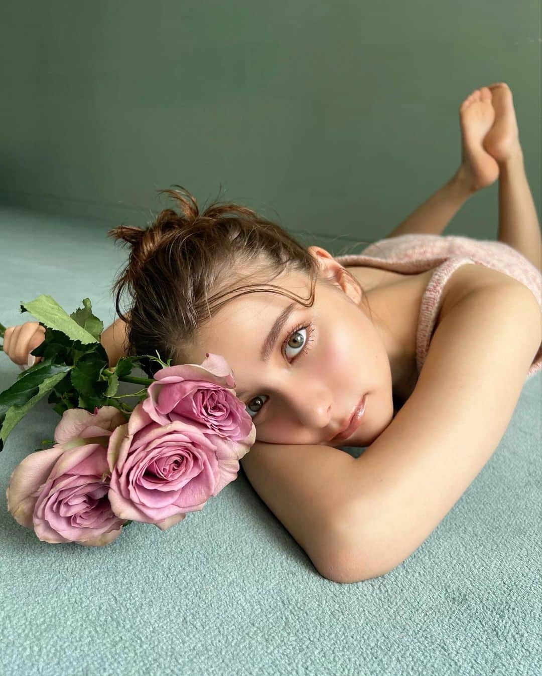 嵐莉菜さんのインスタグラム写真 - (嵐莉菜Instagram)「この淡いピンクの薔薇がとっても可愛かった🎀 淡いピンクの薔薇には「優しさ」「恵み」って花言葉があるんだって〜学び😚」9月12日 19時16分 - lina_arashi