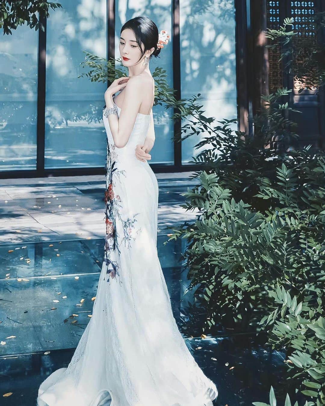 ヤン・ミー（Yang Mi）のインスタグラム：「37岁生日快乐🎂永远是少女幂😊❤️ #HappyBirthday to #Yangmi #杨幂 #大幂幂」