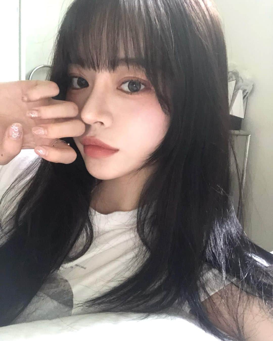 ウィ・ソンヒのインスタグラム：「계속 봐도 예뿐 내 네일 ౨ৎ .·˖*·⑅♡ @nailcolon_dana」