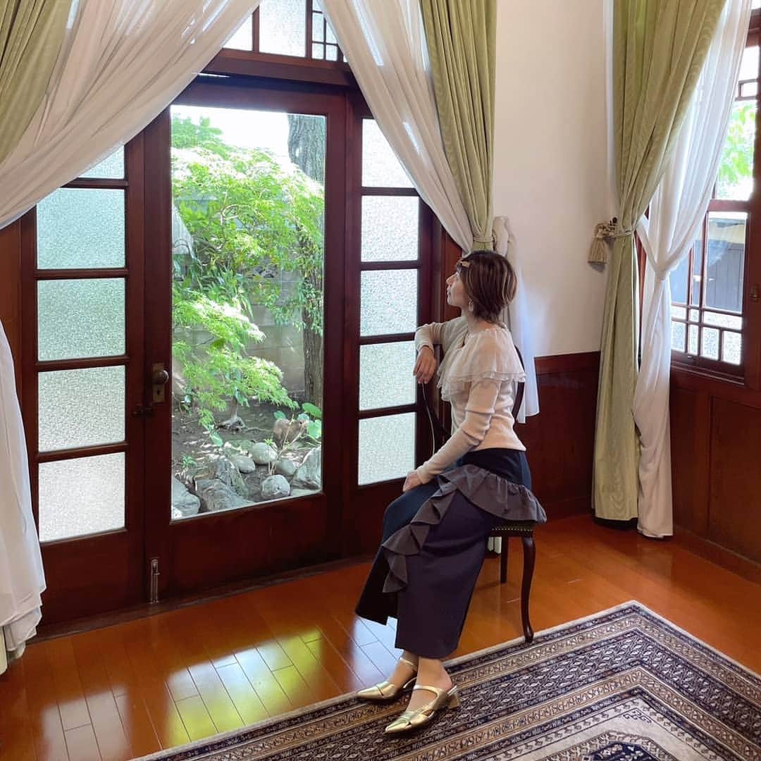 富永美樹のインスタグラム：「今日は都内の素敵な日本家屋で収録でした #収録前 #昭和の家  明日は#いいものプレミアム に出演します😊 #衣装 #ピアス」