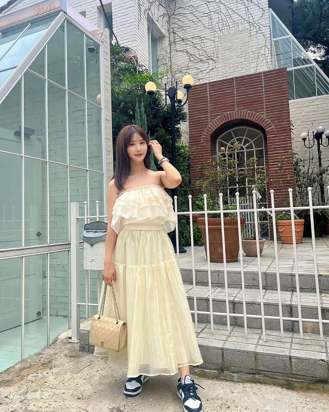 のインスタグラム：「🍯🍋🍊🍐🤍  ソウルライフから帰国✈️走り回ってたらなぜか筋肉痛です☺️☺️おすすめしてもらって受けた @modsclinic_seoul のボディインモードがとってもよかった🤍  #seoul#seoultrip#韓国美容皮膚科#searoomlynn#ボディインモード#モズクリニックinvited」