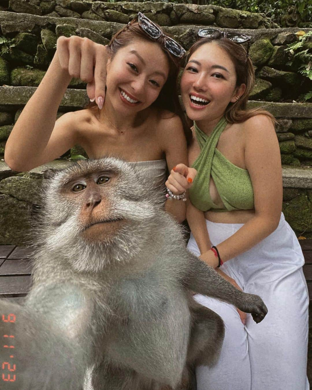 YUKIさんのインスタグラム写真 - (YUKIInstagram)「Me, You & our new friend📸  数年に1回、まじで意見合わなくて 喧嘩しますが笑笑  それだけ思ってること言い合えて 年々仲も深まってると思ってます😇  バリでは、私の方が歳上に見られるのが 気に入りません。  #bff」9月12日 19時32分 - 001y_k_