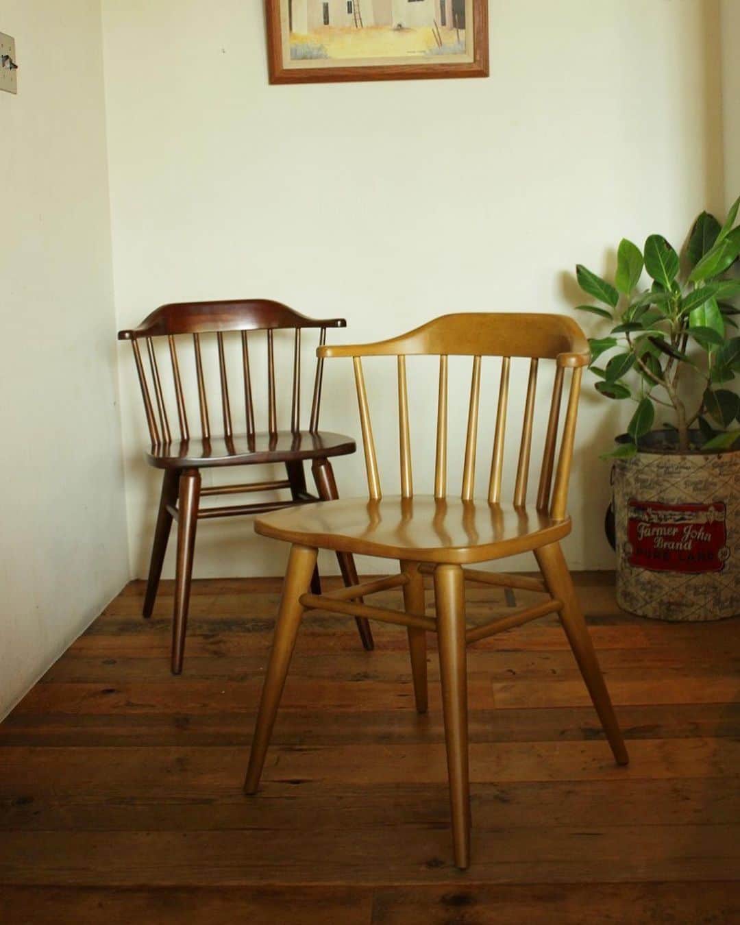 ACME Furnitureのインスタグラム：「original FURNITURE   ▪️WINDAN SIDE CHAIR  ▪️DELMAR DESK  Contact:ACME Furniture MEGURO St. TEL:03-5720-1071 Email:acme-jsf@baycrews.co.jp  #acmefurniture #vintagefurniture #windansidechair #delmardesk」