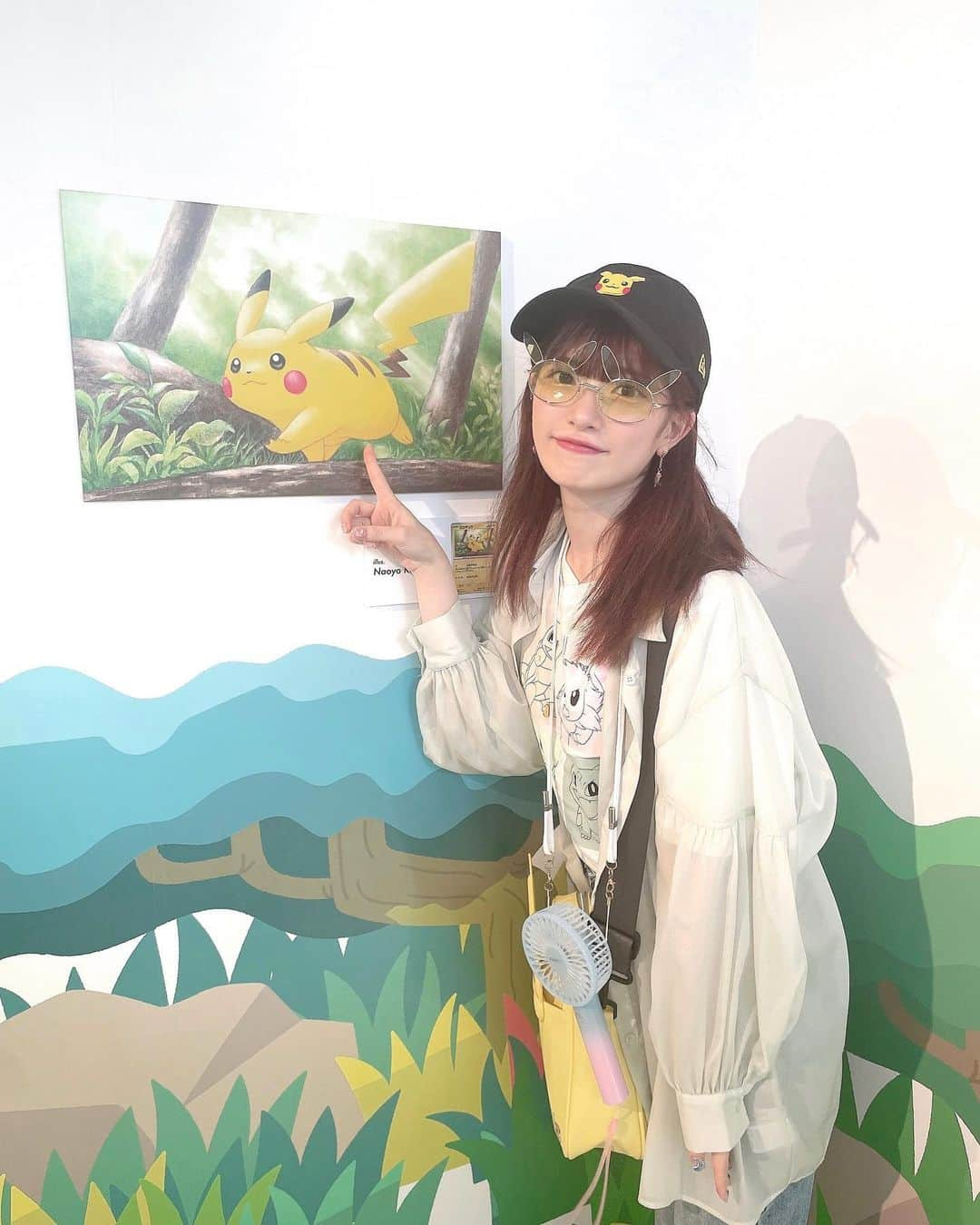 武藤小麟のインスタグラム：「. 横浜みなとみらい ポケモンカード アートウォークに行った時の！🐾  最高空間すぎて写真たくさん撮っちゃったので ゆるゆる載せていきます😚🌼  写真はピカチュウと！⚡️  この日は キャップもサングラスもバッグもピカチュウ😎💛  #おりんとポケモン  #ポケモン #ピカチュウ #横浜 #みなとみらい  #ポケモンカード #ポケカ #ポケモンコーデ  #pokemon #pokémon #pikachu #pokemoncard」