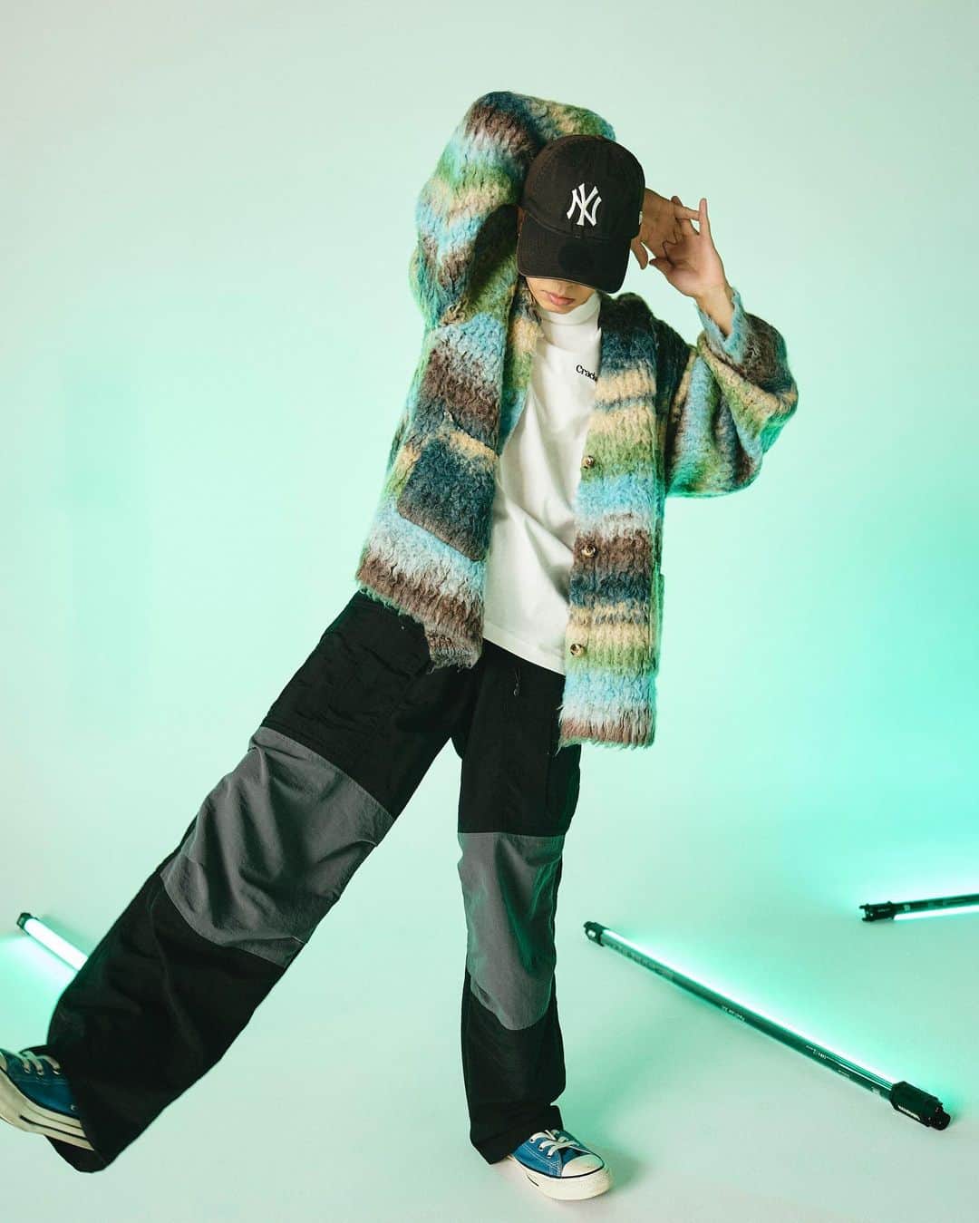 WEGOさんのインスタグラム写真 - (WEGOInstagram)「NEW IN NEW LOOK  「ナイロン」  今年らしいワイドシルエットなものや セットアップ対応のもの、そしてカラバリ豊富なものまで 幅広い種類を揃えたナイロンアイテムを 俳優として活躍する星野翼さんをお迎えしてご紹介！  ✔︎ナイロントラックジャケット ¥4,949(tax in) ✔︎ナイロンユーティリティカーゴパンツ ¥5,499(tax in)  #WEGO #ウィゴー #ナイロン #ナイロンジャケット #秋コーデ #ナイロンベスト #ナイロンコーデ #ストリートコーデ」9月12日 19時39分 - wego_official