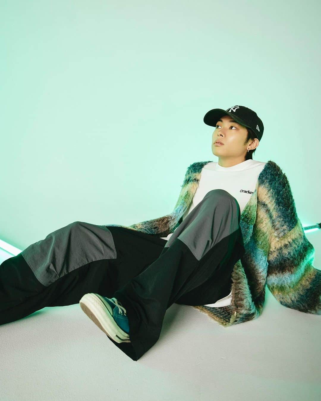 WEGOさんのインスタグラム写真 - (WEGOInstagram)「NEW IN NEW LOOK  「ナイロン」  今年らしいワイドシルエットなものや セットアップ対応のもの、そしてカラバリ豊富なものまで 幅広い種類を揃えたナイロンアイテムを 俳優として活躍する星野翼さんをお迎えしてご紹介！  ✔︎ナイロントラックジャケット ¥4,949(tax in) ✔︎ナイロンユーティリティカーゴパンツ ¥5,499(tax in)  #WEGO #ウィゴー #ナイロン #ナイロンジャケット #秋コーデ #ナイロンベスト #ナイロンコーデ #ストリートコーデ」9月12日 19時39分 - wego_official