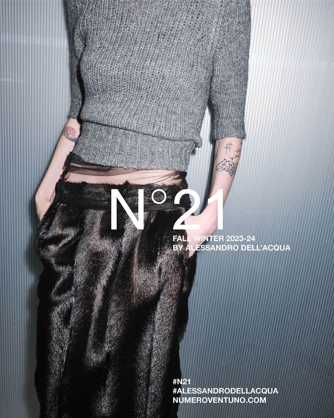 ヌメロ ヴェントゥーノさんのインスタグラム写真 - (ヌメロ ヴェントゥーノInstagram)「N21 FALL-WINTER 2023-24 BY ALESSANDRO DELL’ACQUA.  #N21FallWinter23 #N21 by #AlessandroDellAcqua」9月12日 19時40分 - numeroventuno