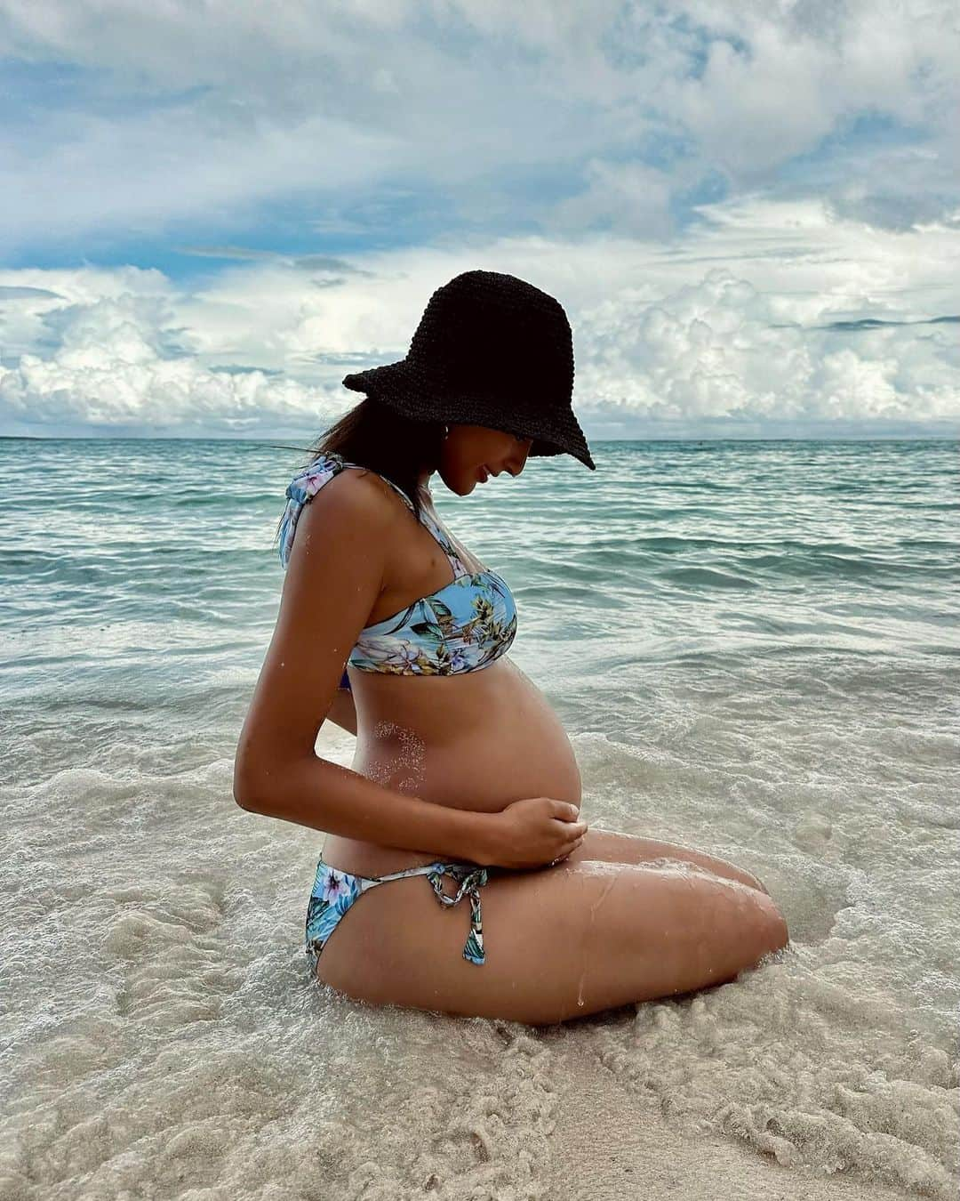 木佐貫まやさんのインスタグラム写真 - (木佐貫まやInstagram)「Loving my maternity life in this season 🤍  喜平との時間を大切に、 残りのマタニティーライフを全力で楽しみながら…💕  夏の妊婦楽しいな〜👙」9月12日 19時40分 - maaayaofficial