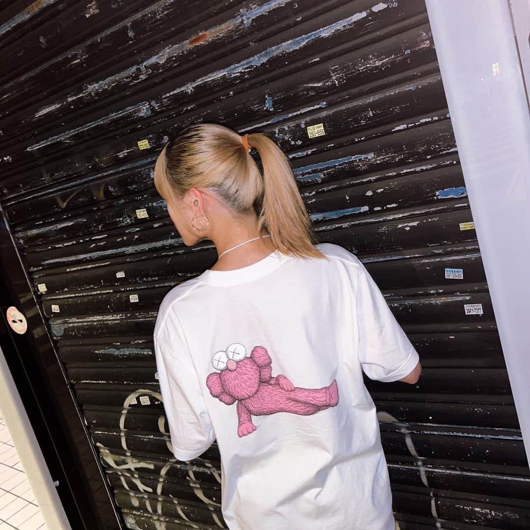 小山美玲のインスタグラム：「かわちいTシャツゲット  #ユニクロ #kaws」