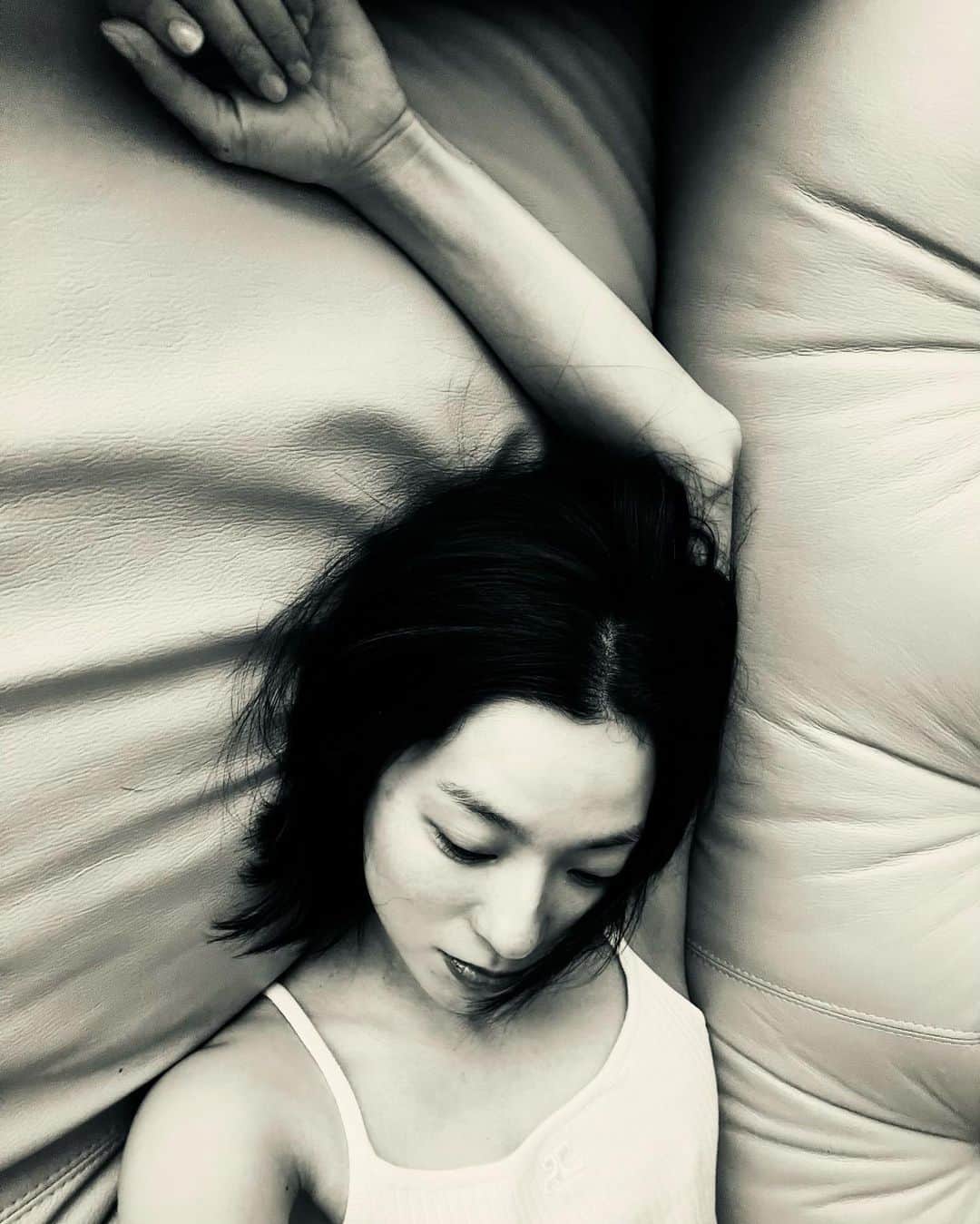 中村アンのインスタグラム：「🤳💭🛋️💤🫠🧊 @courreges」