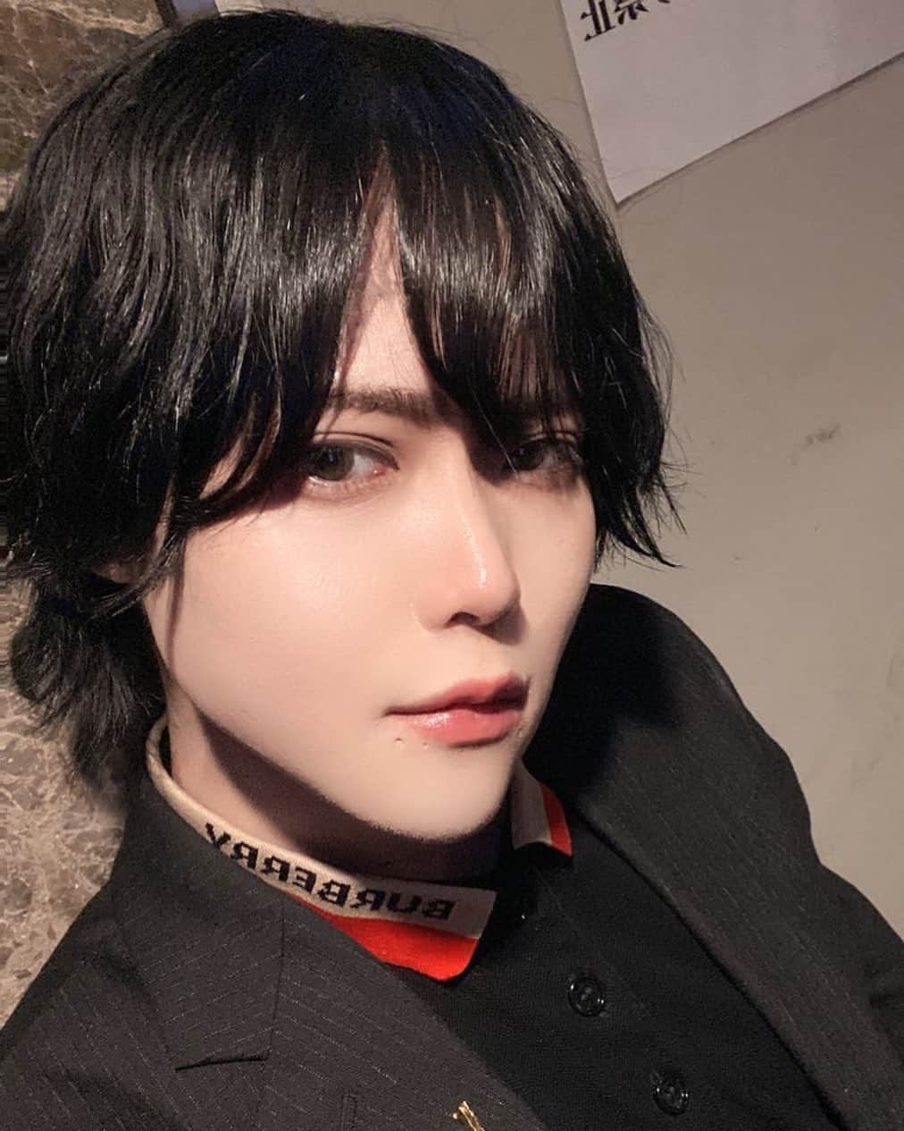 眠花（みんふぁ）のインスタグラム：「黒髪に戻りました。風邪がずっと治りません」
