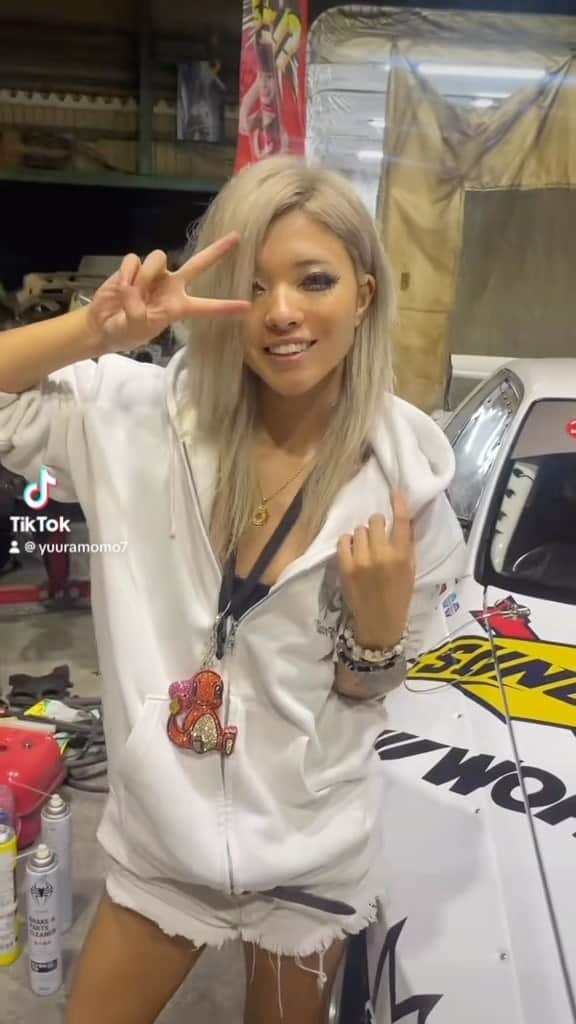 YUURAMOMOのインスタグラム：「翼商会の長澤翼選手の競技車両🎌 かっこよき🌺 桃の車やYouTubeなどでも協力していただきありがとうございます🫡 FDJとかイベントでも、YouTube撮らせてもらったりしてるので、みんなもぜひフォローよろしく★⭐︎ @tsubayan1283」