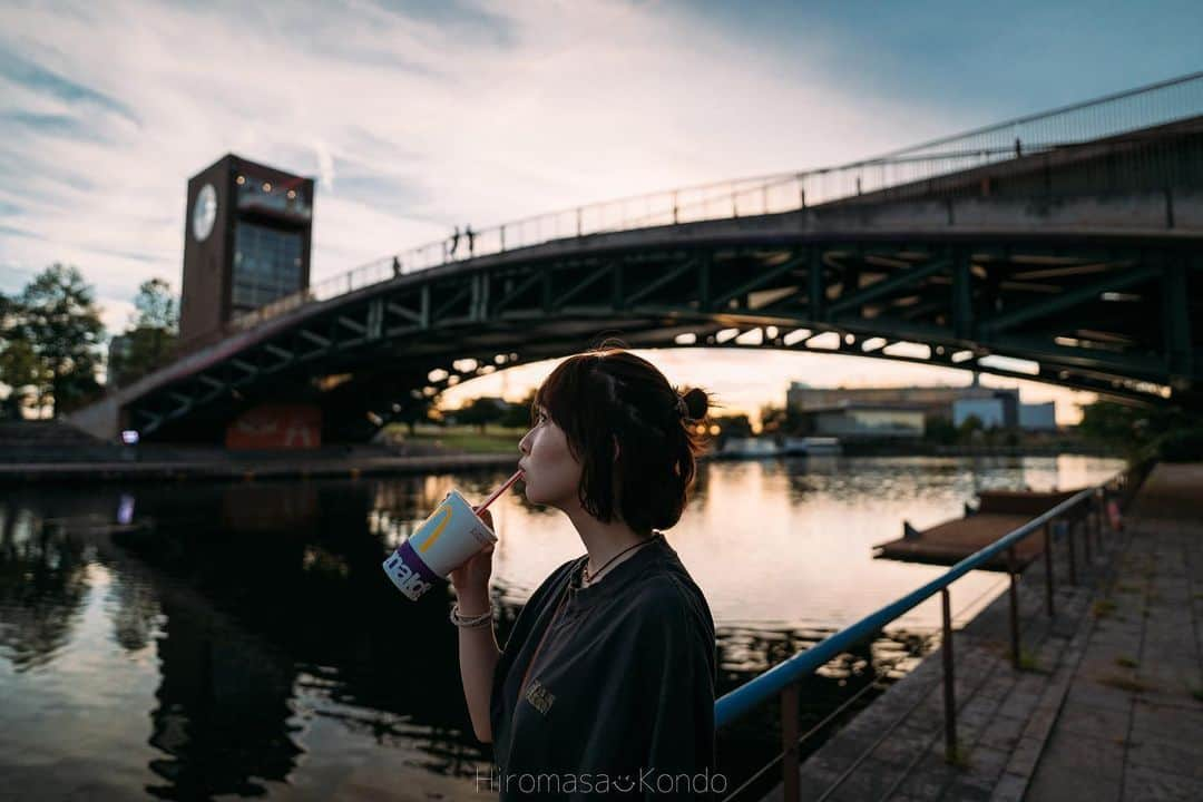 こんちゃんさんのインスタグラム写真 - (こんちゃんInstagram)「下道700kmドライブして秋田まで花火を見にいった夏の思い出🎇  日本三大花火・大曲花火大会よかったあぁ…音楽に合わせて打ち上がるミュージック花火が好きだから、「次は何が流れるんだろう？」ってワクワクしながらずっと観れたのもすごく楽しかった👀！ 鬼滅のOP(動画参照)とかも盛大な花火と一緒に流れててふたりでテンション上がってた…！笑 また絶対行きたい花火大会…また行く！！！！ 道中の様子や花火の映像はYouTubeに載ってるので是非に〜！！！！ #大曲花火大会」9月12日 19時49分 - hiromasakondo