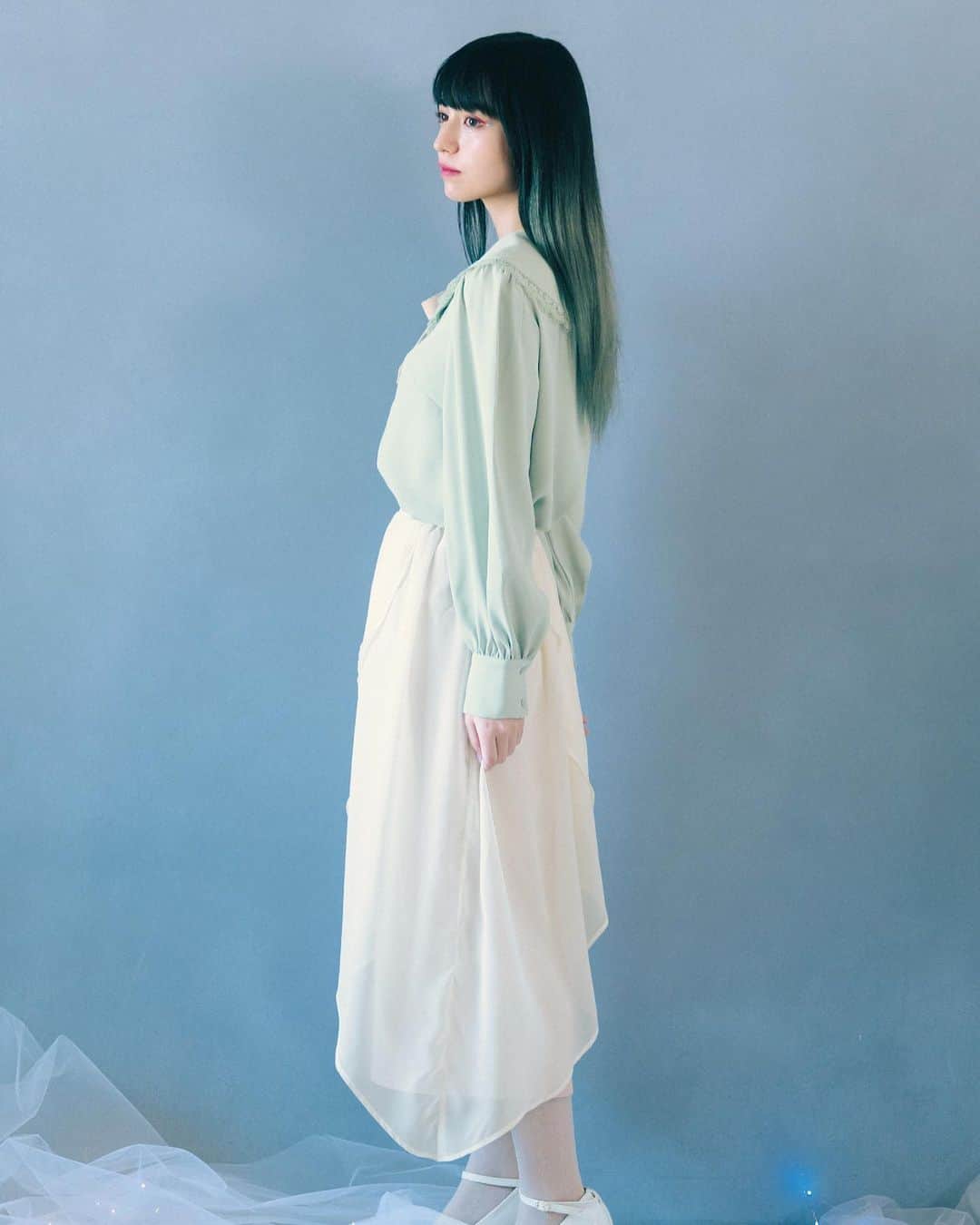 miya(ミヤマアユミ)さんのインスタグラム写真 - (miya(ミヤマアユミ)Instagram)「フェリシモ「魔法部」さんとのコラボ洋服、第二弾のお知らせです🧚🌷 第一弾のワンピースに続き、今回はブラウスとスカートをデザイン、監修させて頂きました。  妖精が仕立てた葉っぱのブラウスと、ユリの花のスカートです。  妖精の羽の刺しゅうもデザインしました🧚  モデルさんにとても素敵に着こなしてもらえて嬉しいです。  本日より、フェリシモ魔法部さんのサイトでお取り扱い頂いています。よろしければご覧ください。  @mahoubu_official   #felissimo #花 #flower #flowers #百合 #artwork #watercolor #水彩 #透明水彩 #art #illust #illustration #draw #illustrator #イラスト #イラストレーター #手描き #アナログ #アナログイラスト #ガールズイラスト #miyamaayumi #ファッション #fashion #ファッションイラスト #ファッションコーデ #ブラウス #ブラウスコーデ #ピスタチオ #ピスタチオカラー」9月12日 19時50分 - miya78pic