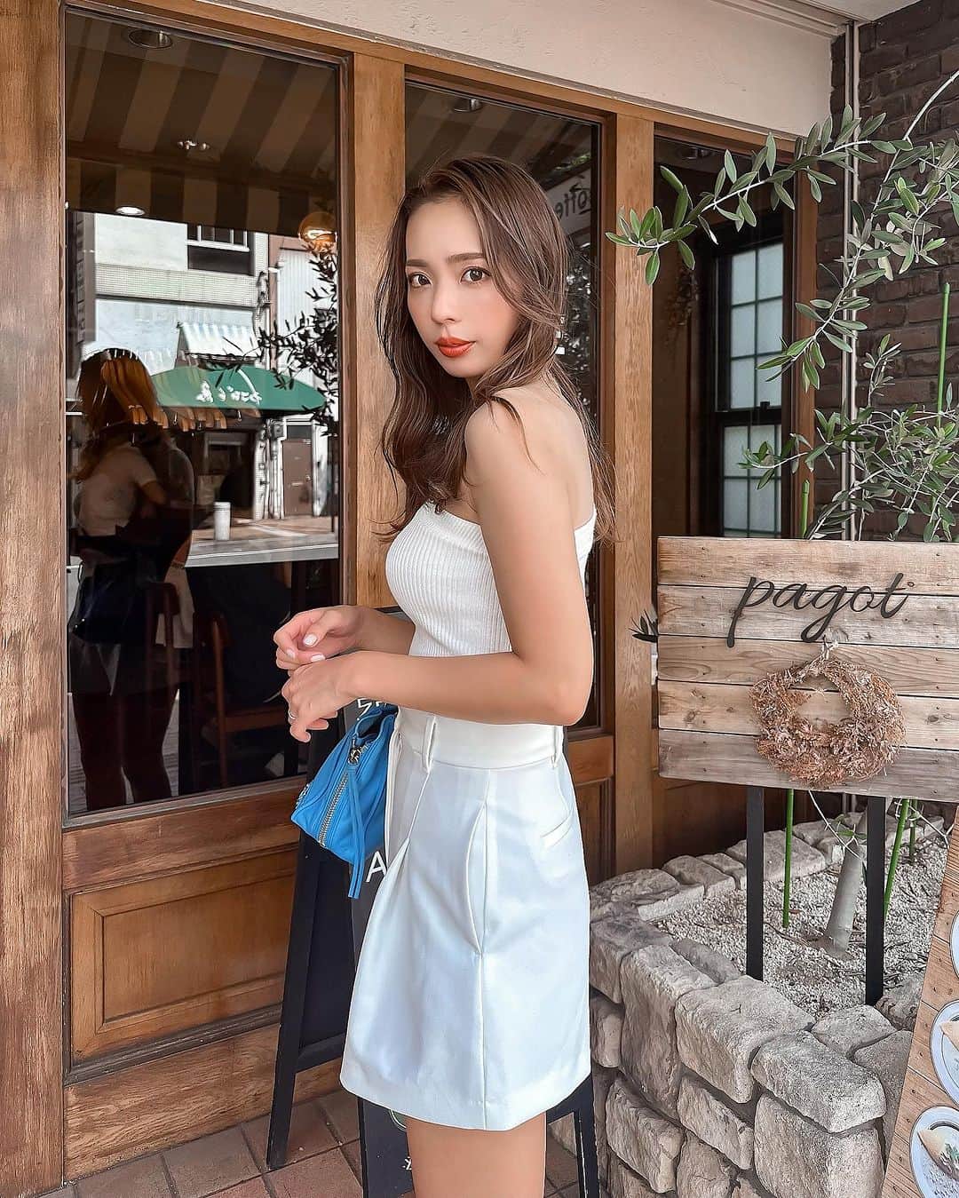のインスタグラム：「ꔛ 𝙆𝙊𝘽𝙀 𝙇𝙐𝙉𝘾𝙃 𐩢𐩺 ꔛ 久しぶりのphoto by お母さん♡ ランチ行った時の〜😋 パゴットのオムライス安定に美味しかった💛  𖣰 @pagot_2 ・兵庫県神戸市中央区北長狭通4-4-14  ꔛ  🏷 #パゴット #パゴット山側店 #神戸ランチ #神戸カフェ #元町ランチ #元町カフェ #神戸オムライス #ホワイトコーデ  ꔛ」