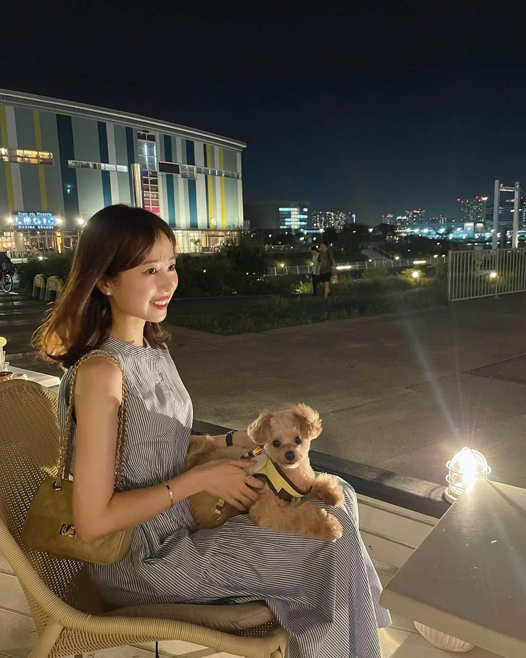 ハンナミのインスタグラム：「☕️🐶✨  豊洲でカフェしてお散歩したり ♩  今年の夏は、ティアードギャザーワンピースが めちゃくちゃ活躍してる ♡」