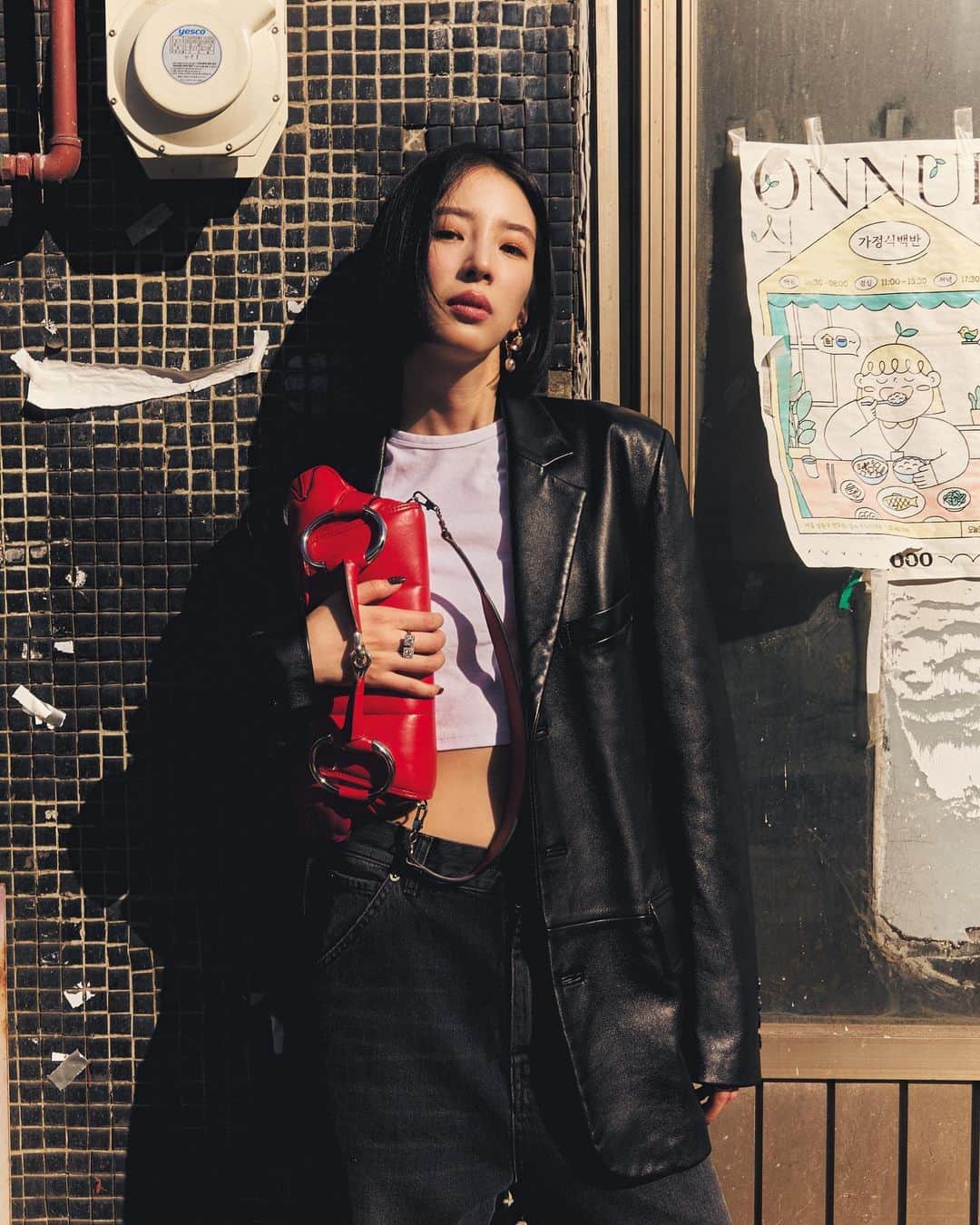 アイリーン・キムのインスタグラム：「When in doubt, wear red❤️ #ad #Gucci #GucciHorsebitChain」