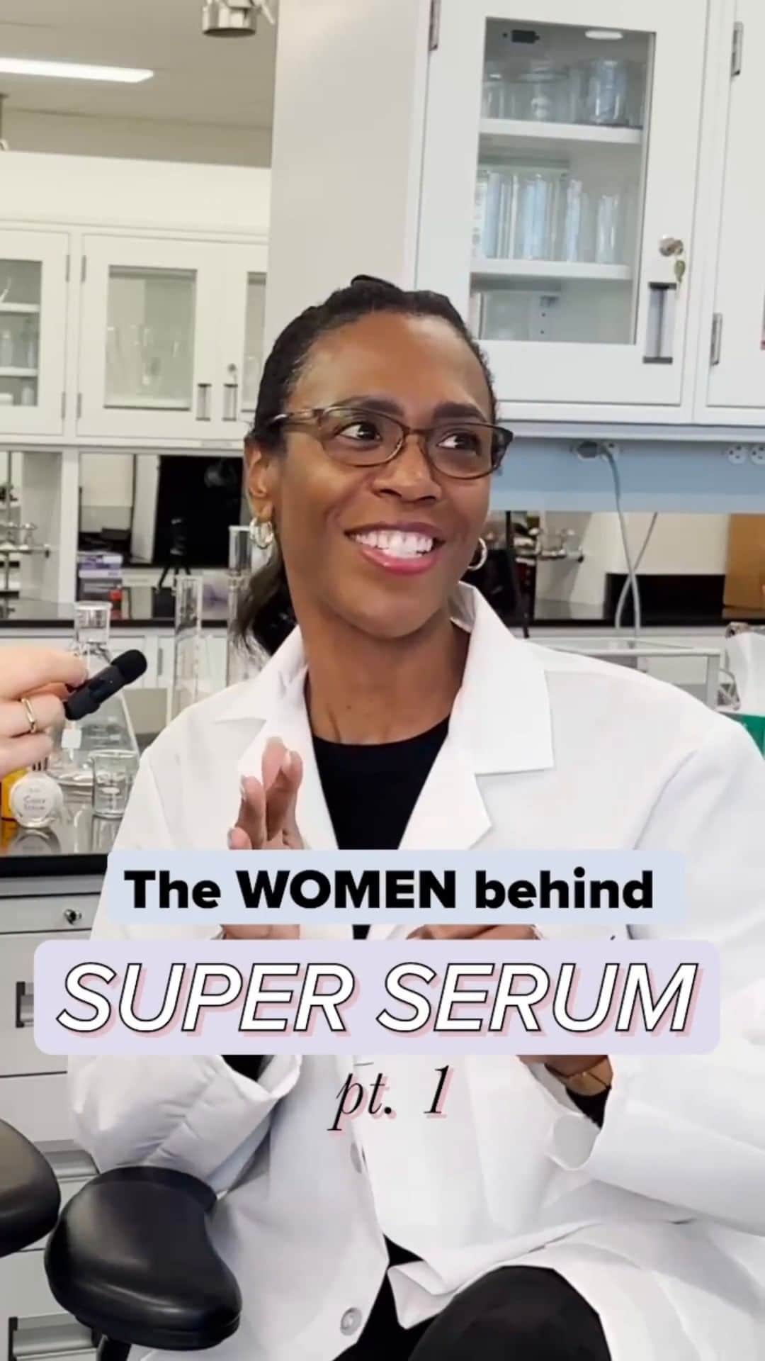 P&G（Procter & Gamble）のインスタグラム：「🚨A new @OLAY product just dropped!!!🚨 #OLAYSuperSerum  Introducing OLAY Super Serum and one of the women behind it, Dr. Rolanda Wilkerson (aka Dr. Ro) 👩🏾‍🔬 who has been with P&G working in skin care for nearly 20 years.🌟   “OLAY Super Serum is packed with a quintet of heavy-hitting ingredients including activated niacinamide, vitamin C, collagen peptide, vitamin E, and AHA, all working together to deliver Super Powered skin,” said Dr. Ro.  #PGInnovation   To learn more about @OLAY Super Serum – click the link in our bio and stay tuned for some myth-busting around serums!」