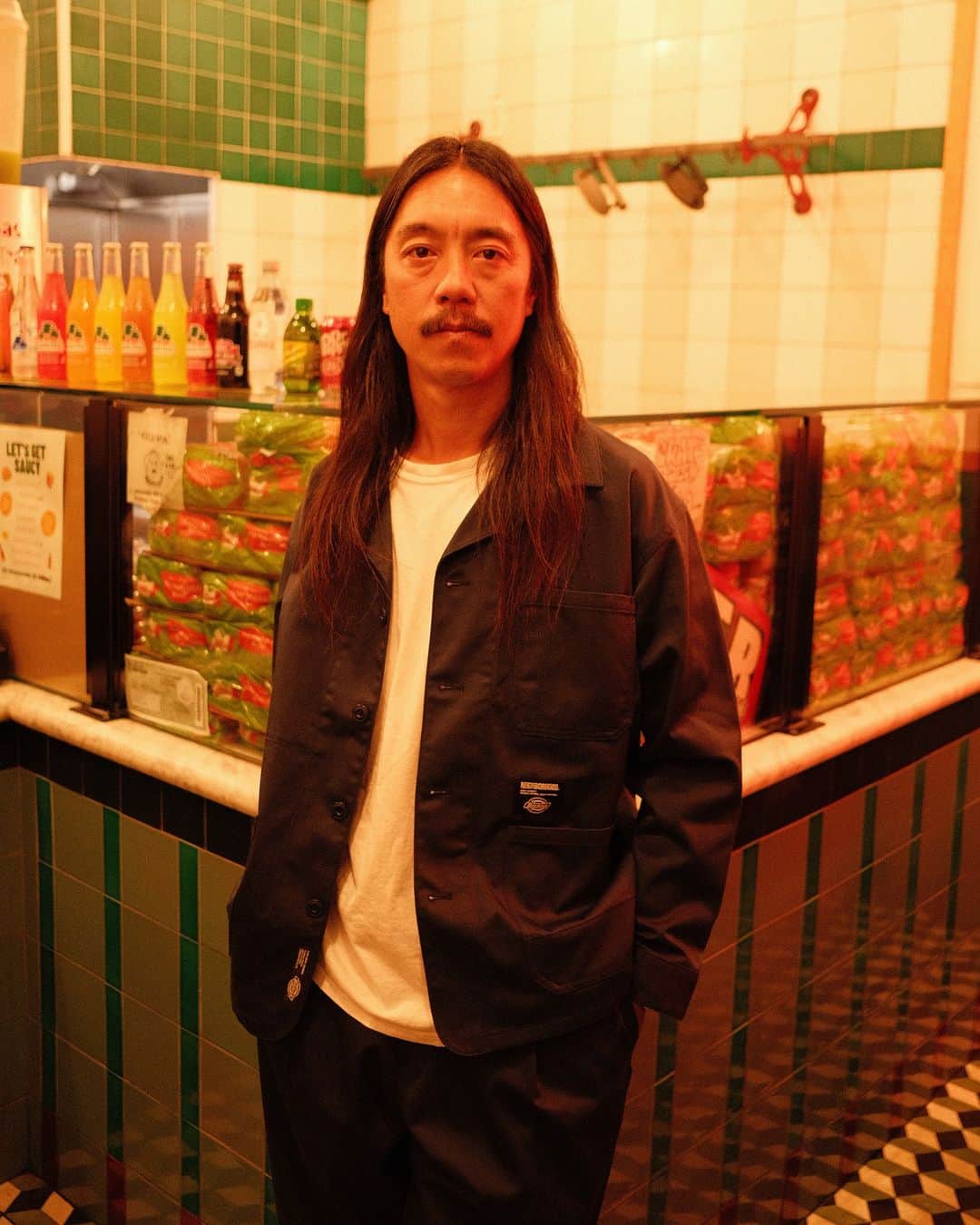 のインスタグラム：「NEIGHBORHOOD® | Dickies   9月16日（土） NEIGHBORHOOD 取り扱い店舗  9月19日（火） Dickies Japan公式オンラインストア 👉 dickies.jp  @neighborhood_official #neighborhood #nbhd #craftwithpride #dickies #ディッキーズ  Model: @nuge666」