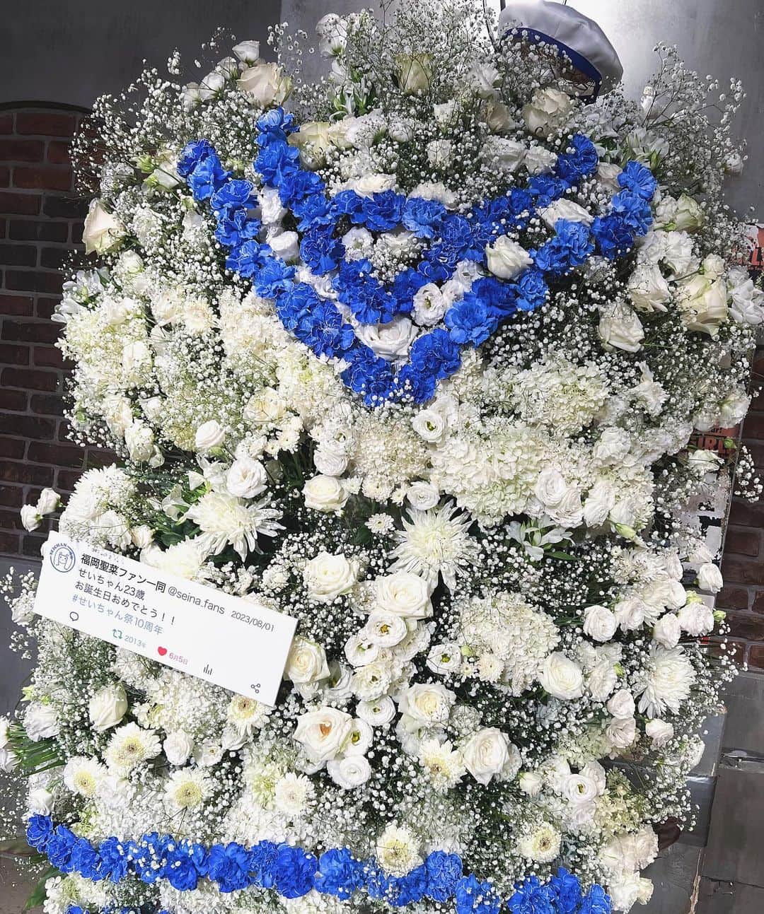 のインスタグラム：「改めて、23歳の生誕祭ありがとうございました💐✨  気がつけば10回目の生誕祭。 いつになっても慣れないもので MCで私のことを話してくれたり、大きいコールをしてもらえるとちょっと照れたり。元13歳、現23歳😂  きぃちゃんの手紙はきぃちゃん本人がそこにいるかのような文章で可愛かったなぁ。 同期で同い年で学生生活を共にしてきた私たち。卒業する前に今までどんなことを思っていたのか知りたくてお願いしました。（職権濫用）  オンデマンドを見ていたら、私が気がついていない時でも🦊ポーズをしてくれていたり、大好きなメンバーにもたくさんお祝いしてもらえて嬉しかったな。  去年は僕の太陽でさせてもらった分、今年はチームAとしての私を見てもらえてよかった。 このポジションで歌って踊ることが大好きです。  私が私らしくいられるのはメンバーのみんな、スタッフさん、支えてくださる皆さんのおかげ。これからもここで学んできたことを活かして進んでいくぞ！の気持ち🫶  今年も、本当にありがとう✨」