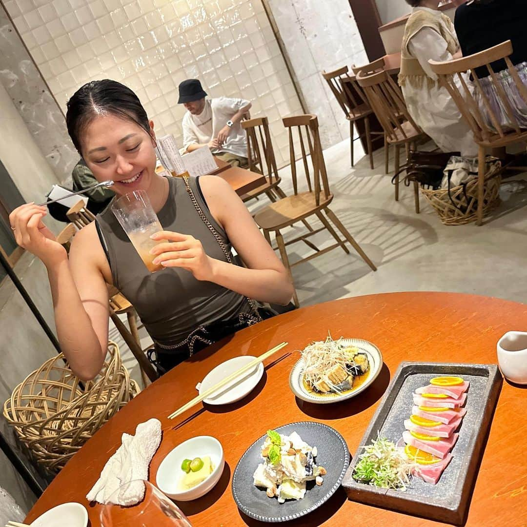 こちえのインスタグラム：「. . 中目黒で人気で✨ 祐天寺の駅前にちょっと前に オープンした初場所2号店😋  まじで何食べても美味しかったんだが、、 お刺身めちゃくちゃ新鮮だったし どれもひと工夫されててここでしか 食べられない感じのお料理ばっかり🥹  雰囲気も落ち着いててよかったし ワインもあったし最高しかなかった🫶  中目も良いけどちょっと落ち着いてて 祐天寺もかなり良き👏👏👏  @hatsubashoyuutenji  #初場所  #お刺身#居酒屋巡り #東京居酒屋#ネオ居酒屋  #祐天寺グルメ#中目黒グルメ #東京グルメ#グルメ女子 #祐天寺#中目黒#東京 #japanesefood#yakitori #sashimi#japantrip#japantravel  #followme#yummy#delicious #japanesegirl#tokyo#japan」